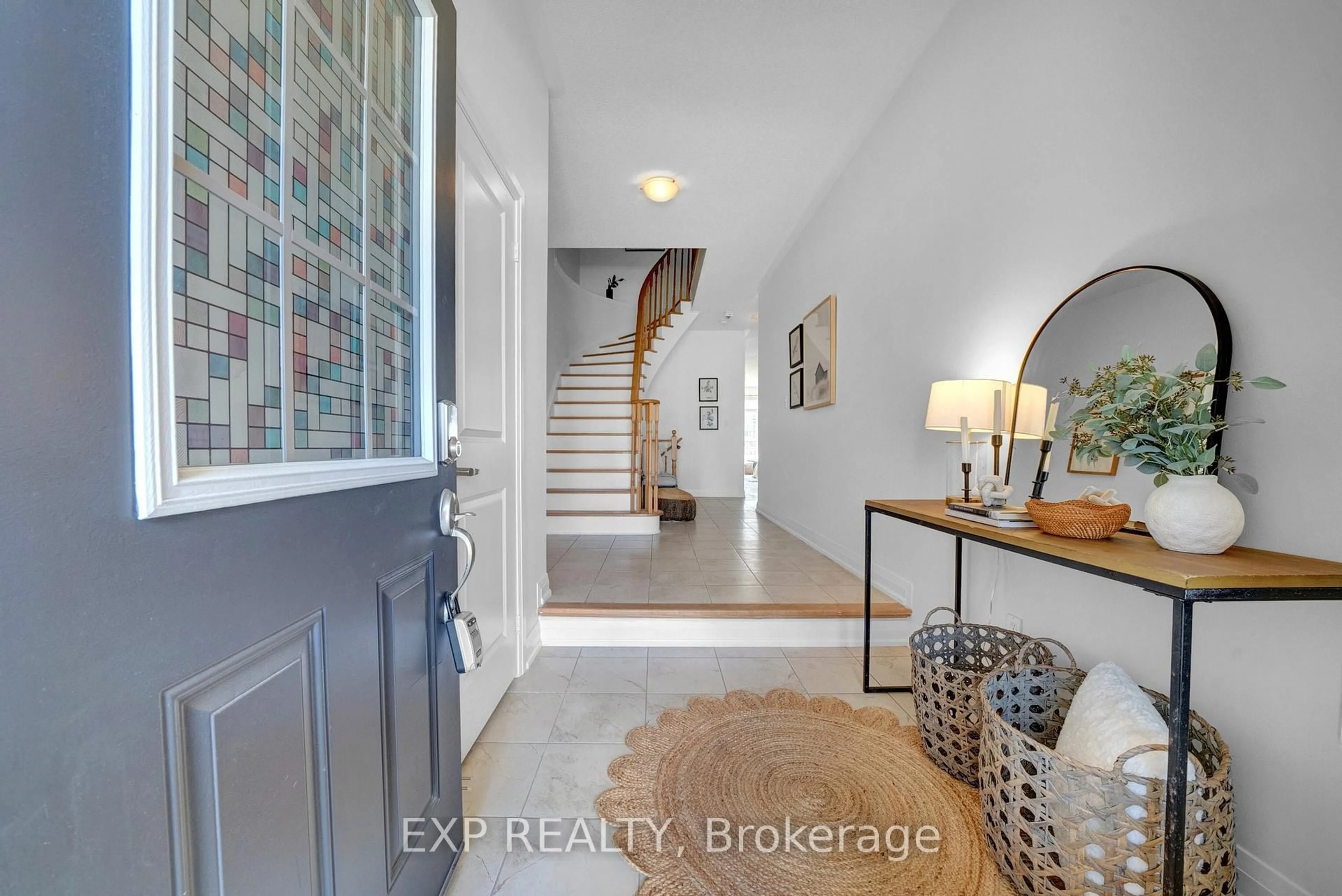 Indoor entryway for 76 Rimrock Cres, Whitby Ontario L1N 0E5
