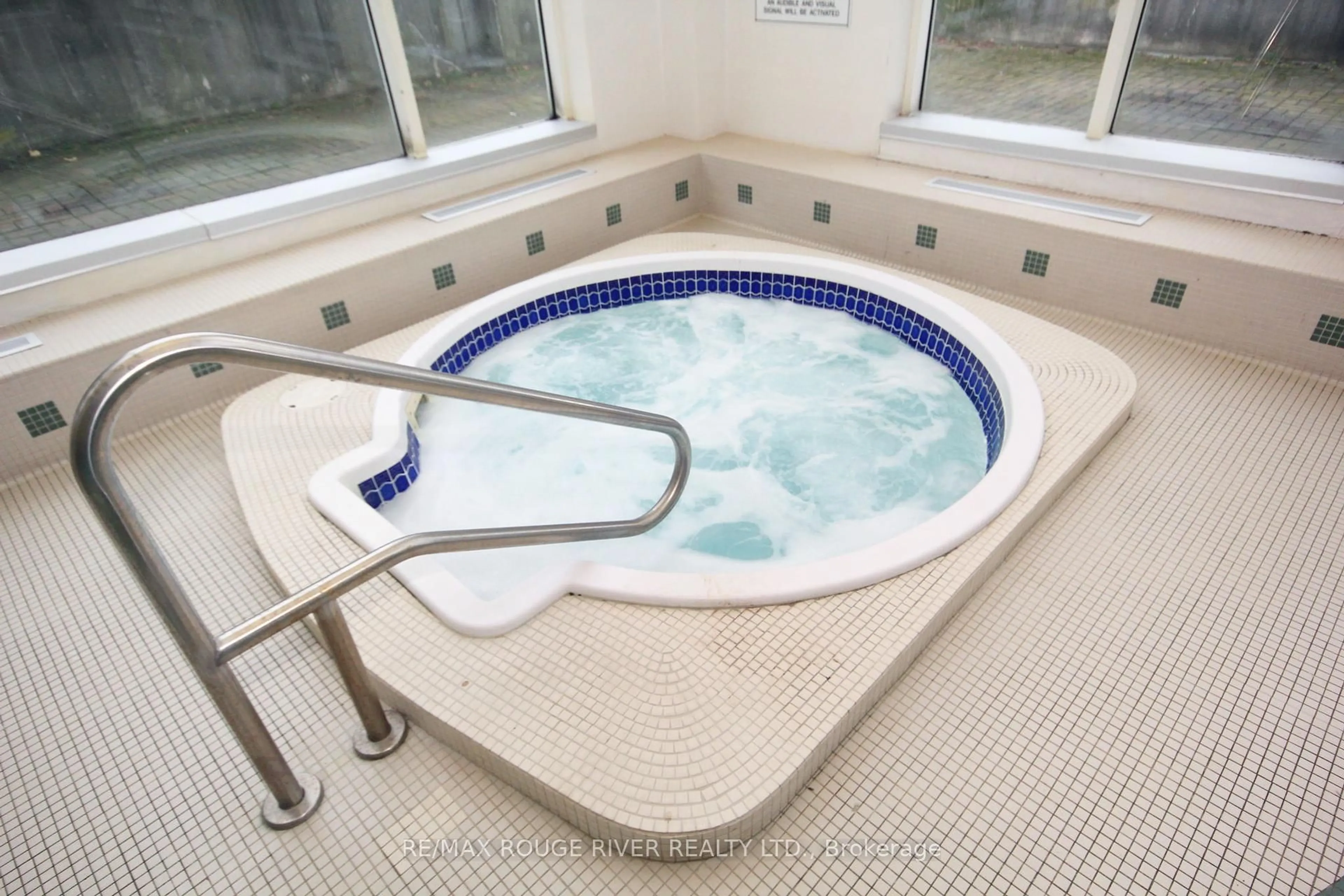 Pool for 400 McLevin Ave #1804, Toronto Ontario M1B 5J4
