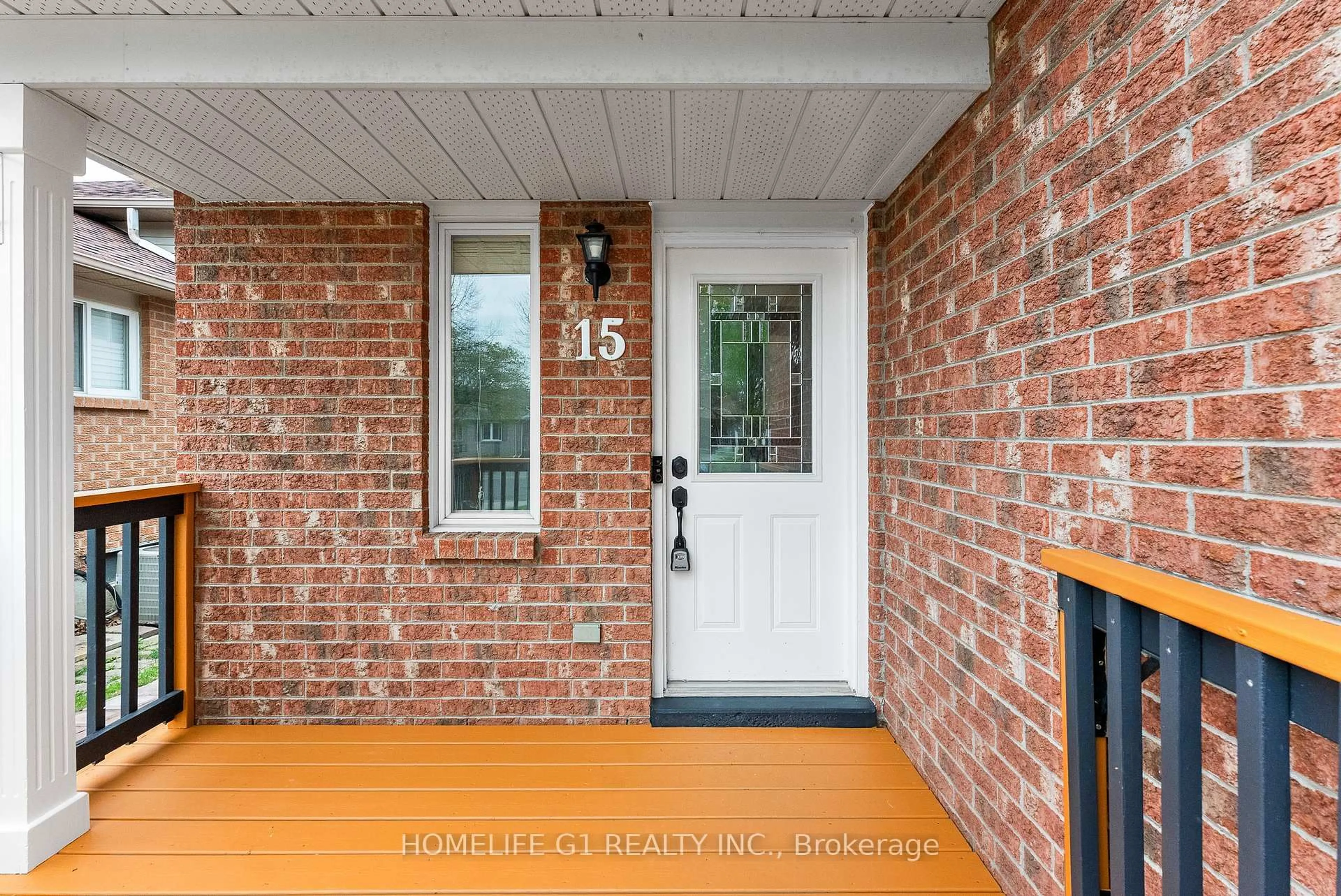 Indoor entryway for 15 Inglis Ave, Clarington Ontario L1E 2G7