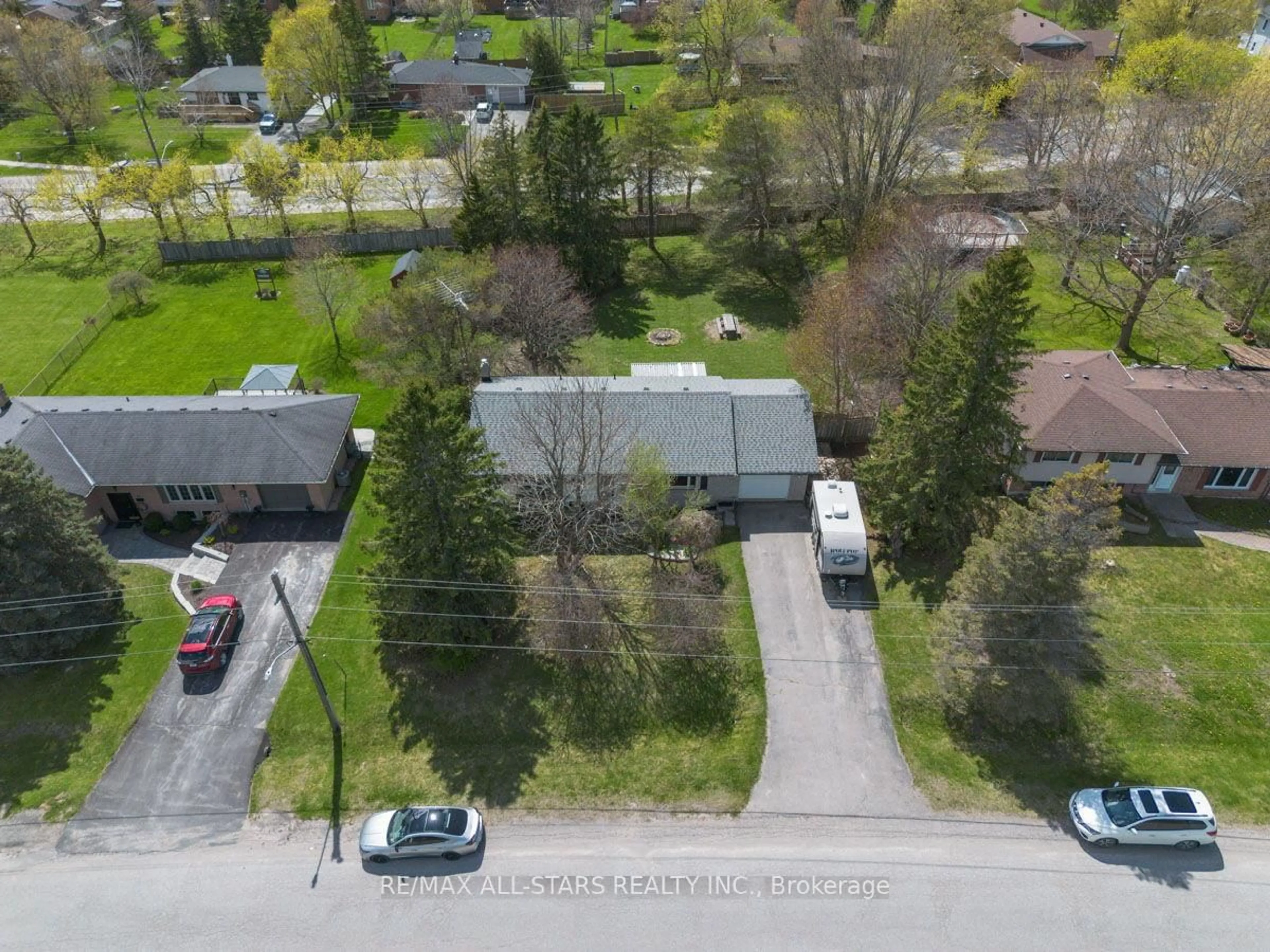 A pic from outside/outdoor area/front of a property/back of a property/a pic from drone, street for 14 Ianson Dr, Scugog Ontario L0C 1B0