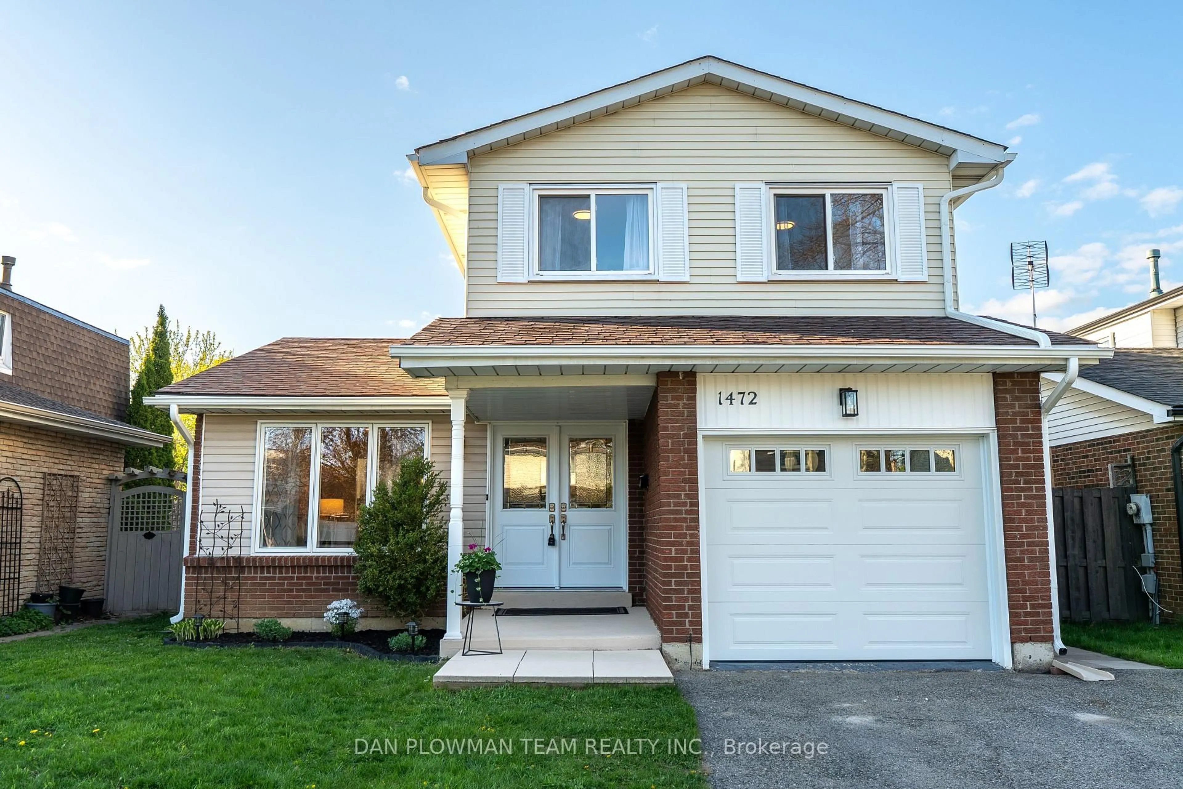 Home with vinyl exterior material, street for 1472 Tampa Cres, Oshawa Ontario L1G 6V2