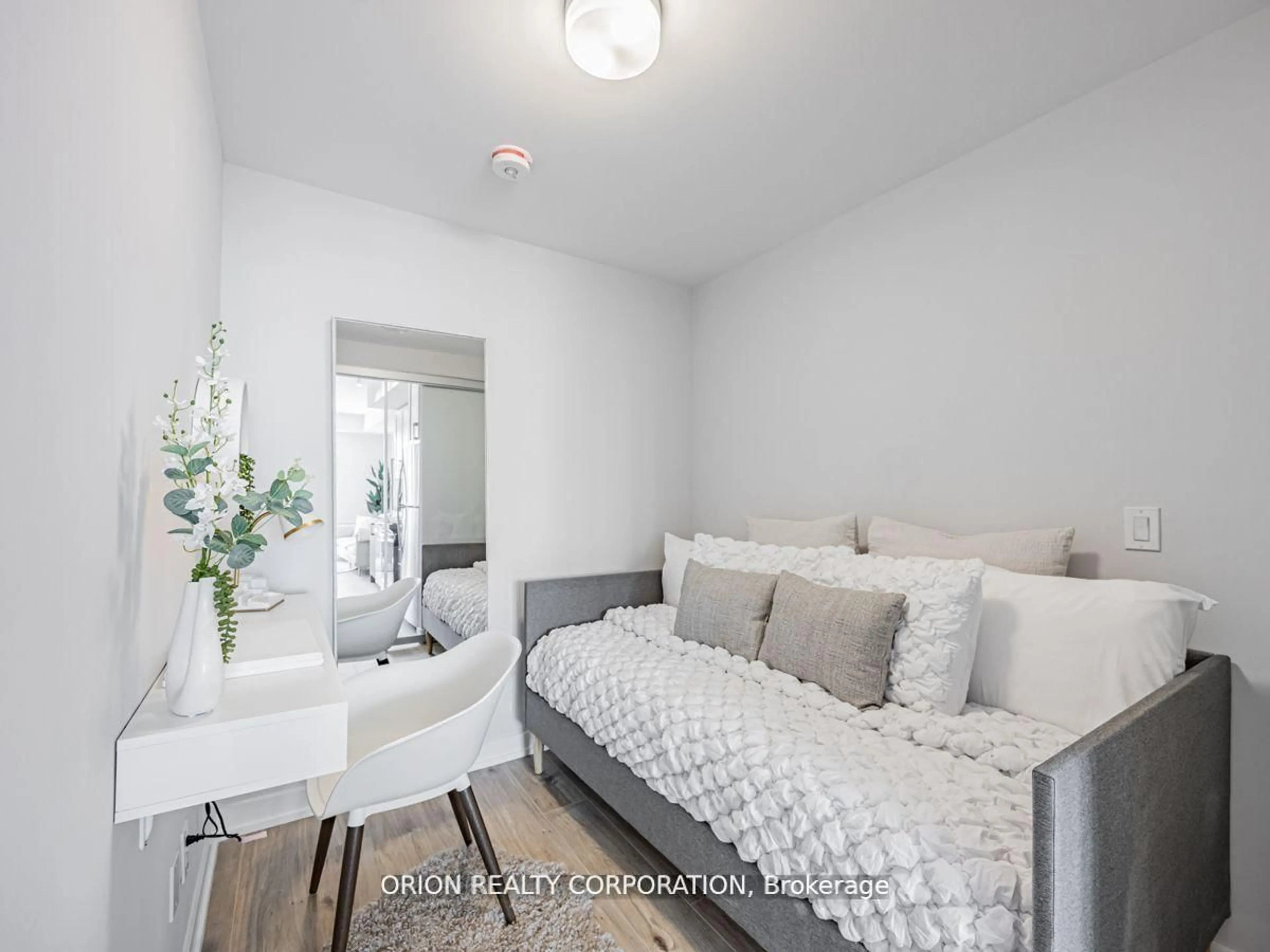 Unknown for 201 Brock St #214, Whitby Ontario L1N 4K2