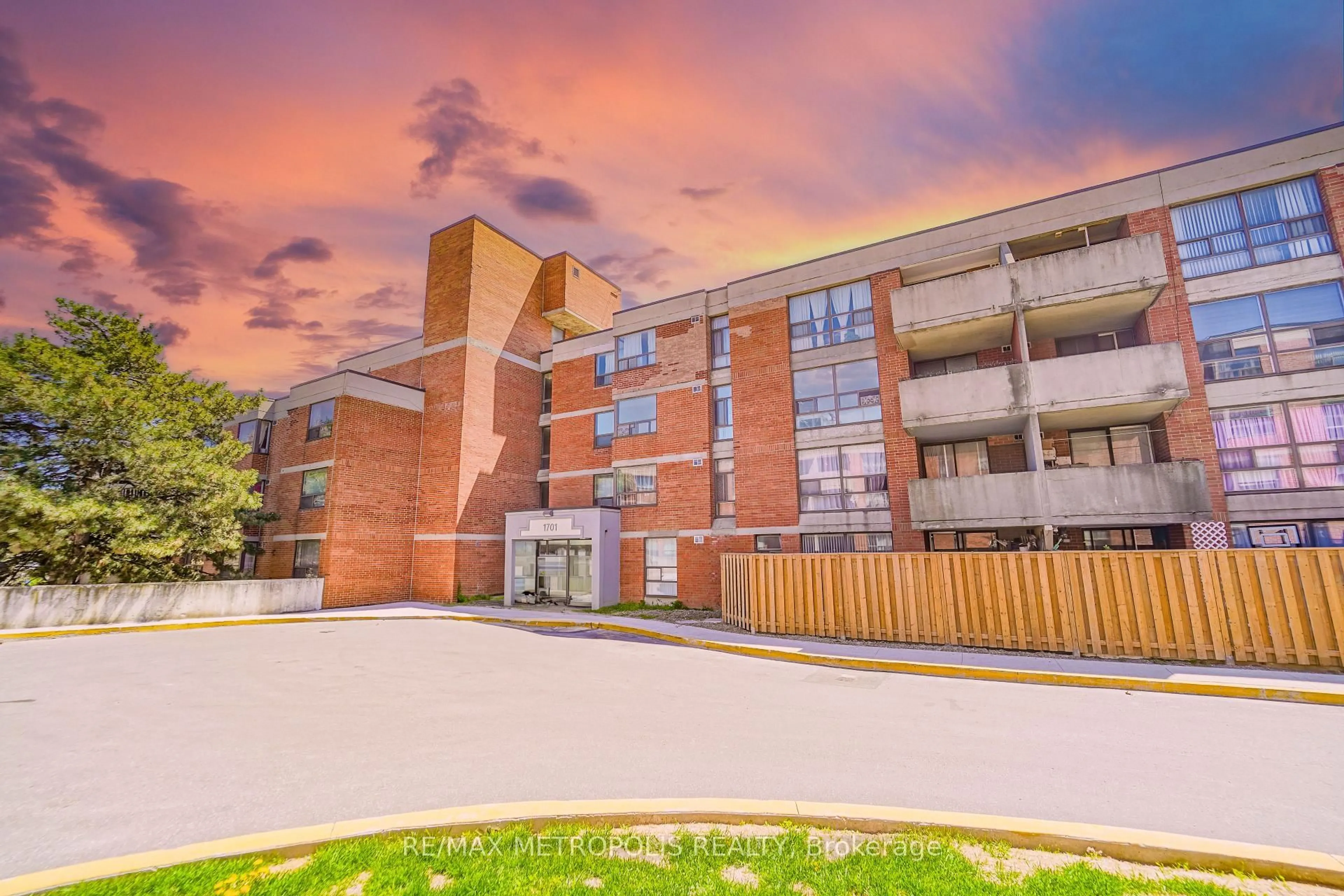 Patio, building for 1701 McCowan Rd #107, Toronto Ontario M1S 2Y3