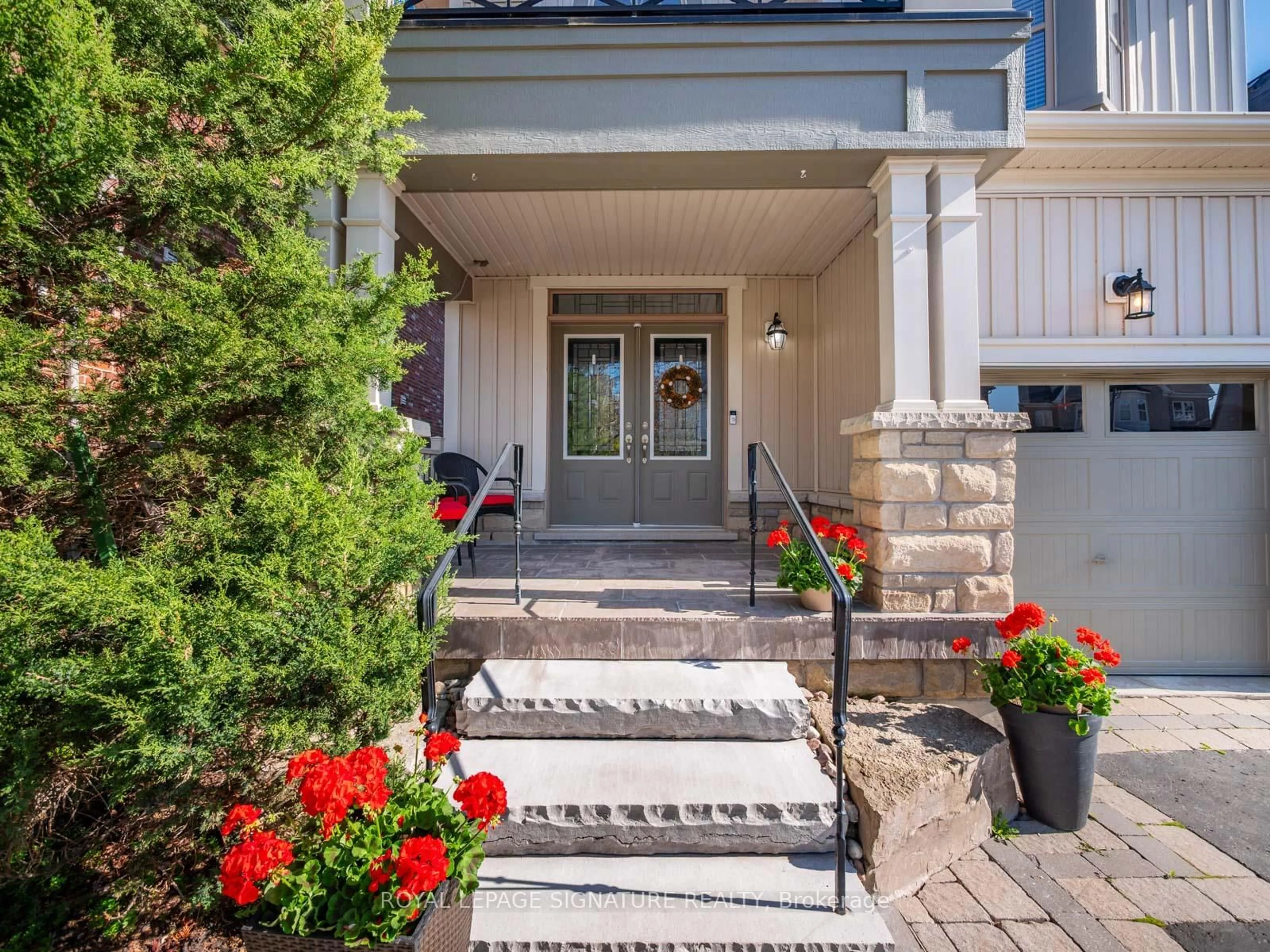 Indoor entryway for 6 Jarrow Cres, Whitby Ontario L1M 0G9
