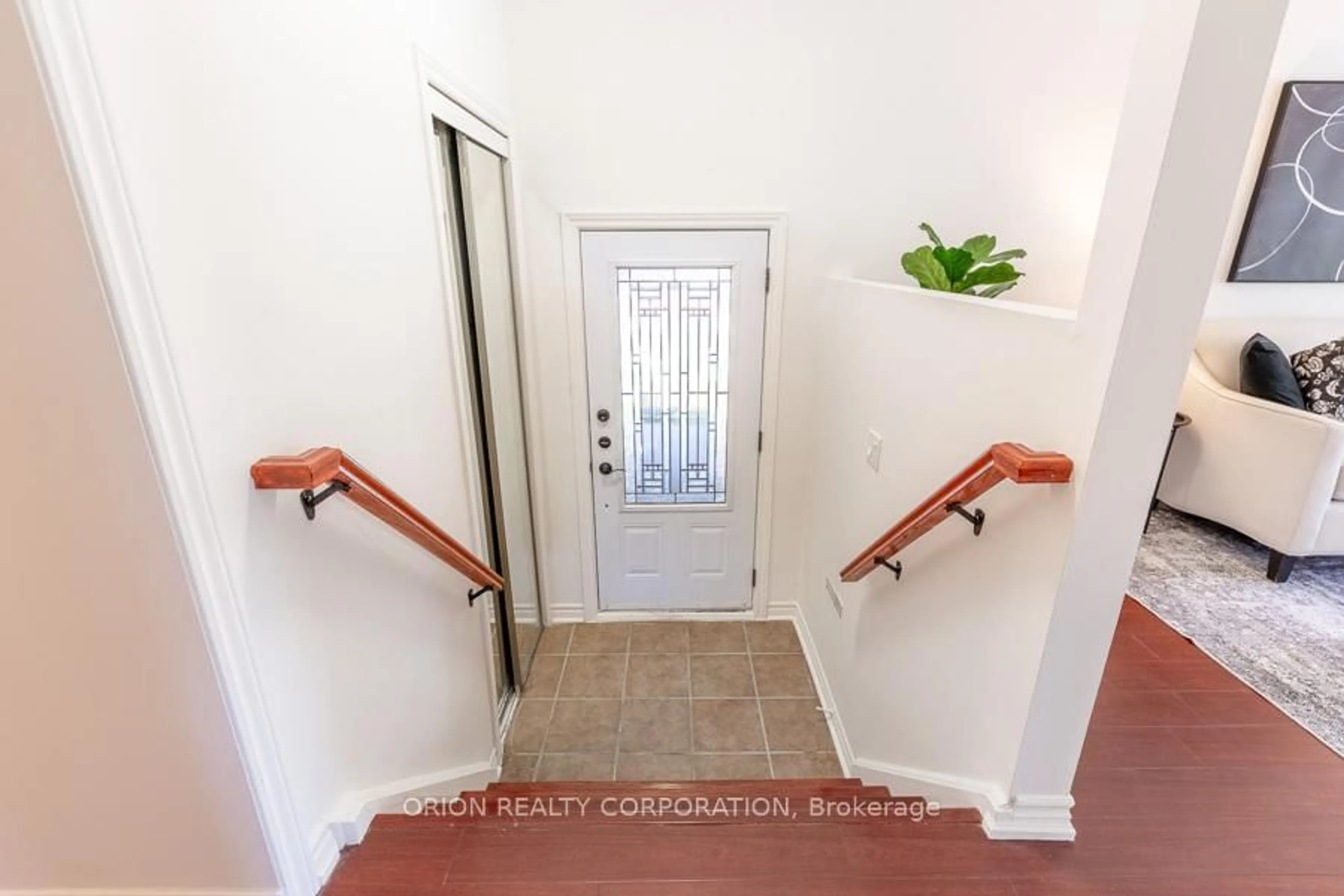 Indoor entryway for 15 Berner Tr, Toronto Ontario M1B 1A8