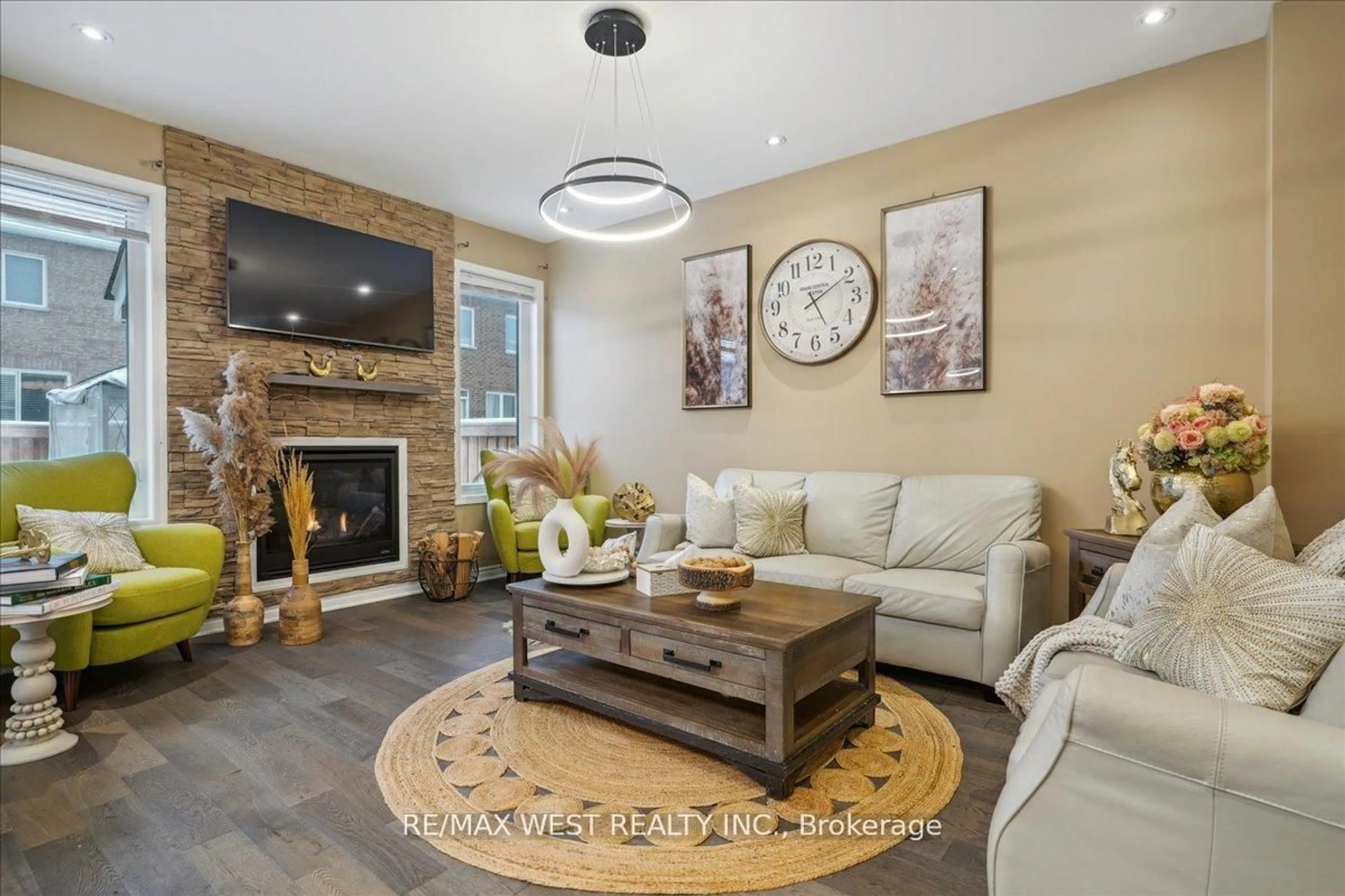 Living room with furniture, unknown for 120 Westfield Dr, Whitby Ontario L1P 0G1