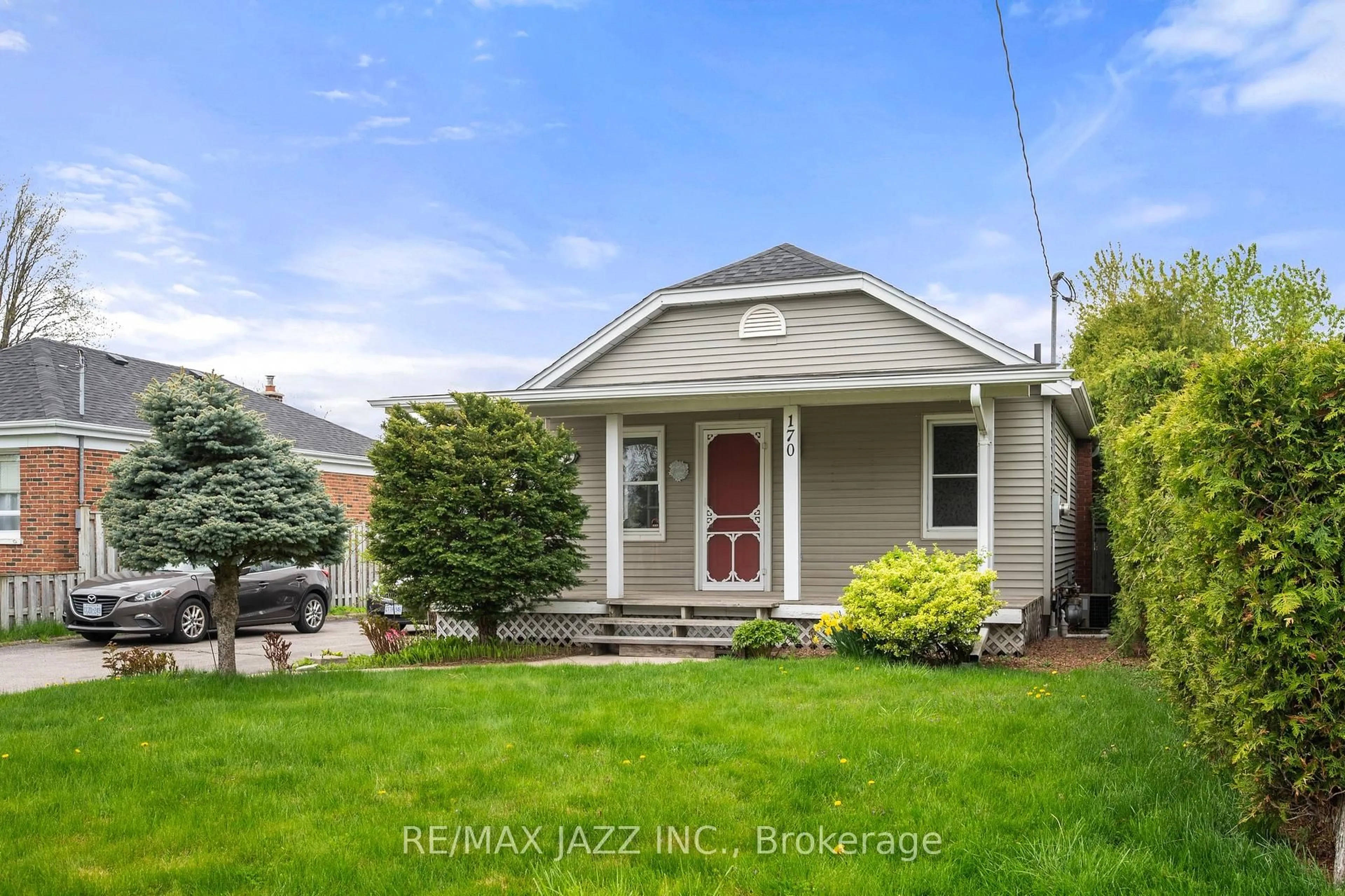 Home with vinyl exterior material, street for 170 Stevenson Rd, Oshawa Ontario L1J 5M5