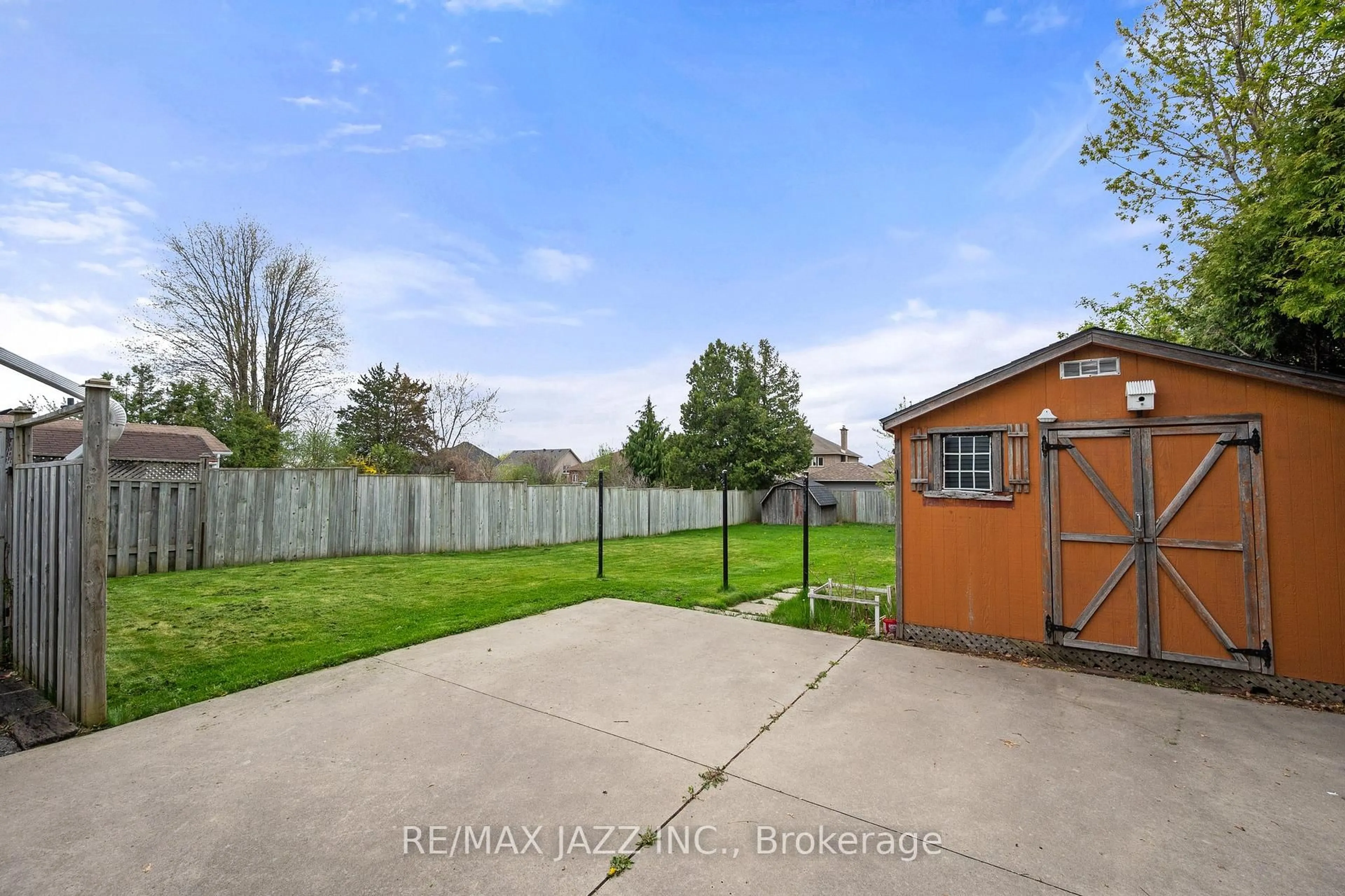 A pic from outside/outdoor area/front of a property/back of a property/a pic from drone, street for 170 Stevenson Rd, Oshawa Ontario L1J 5M5