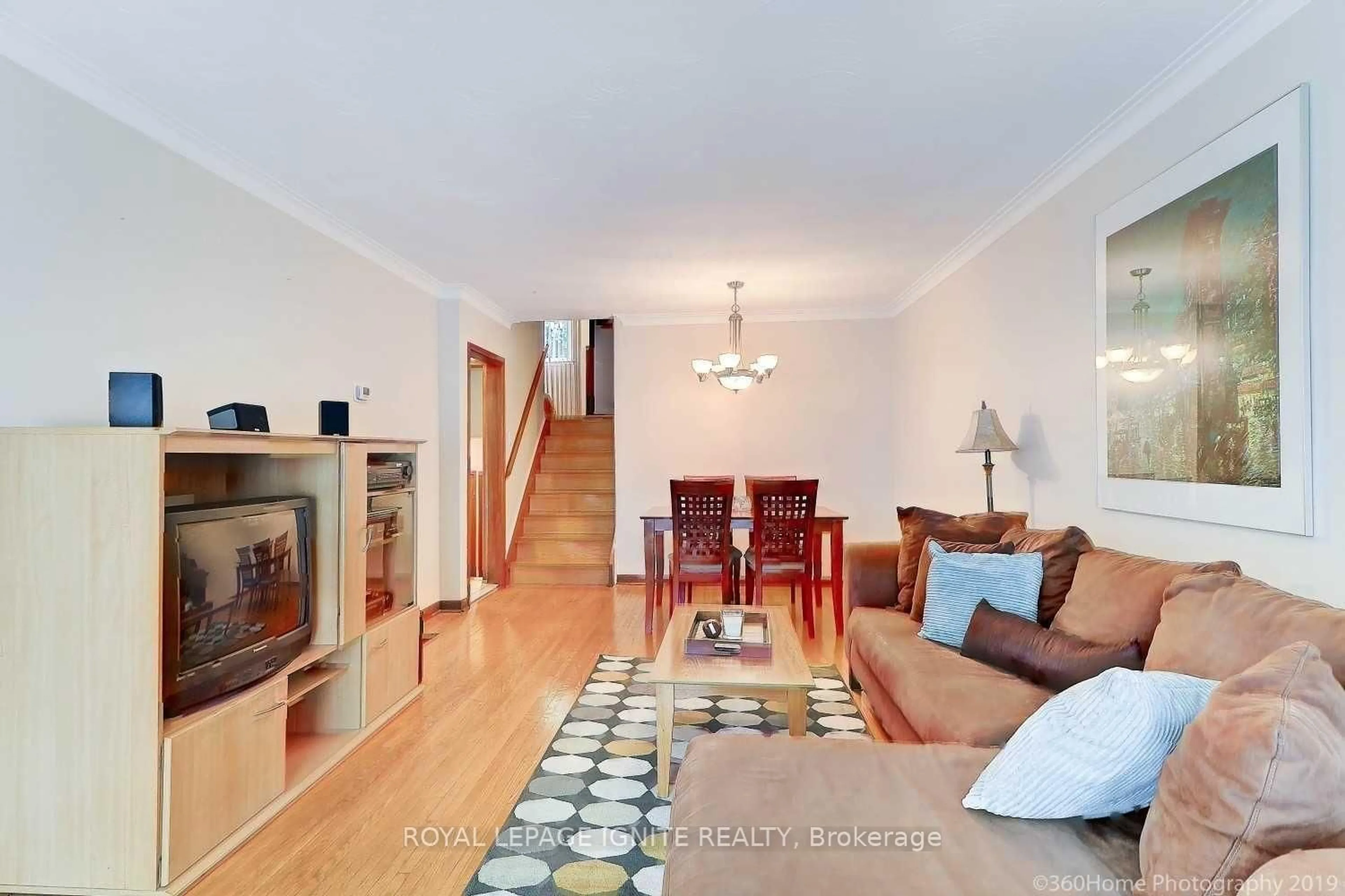 Living room with furniture, unknown for 153 Rodda Blvd, Toronto Ontario M1E 3A1