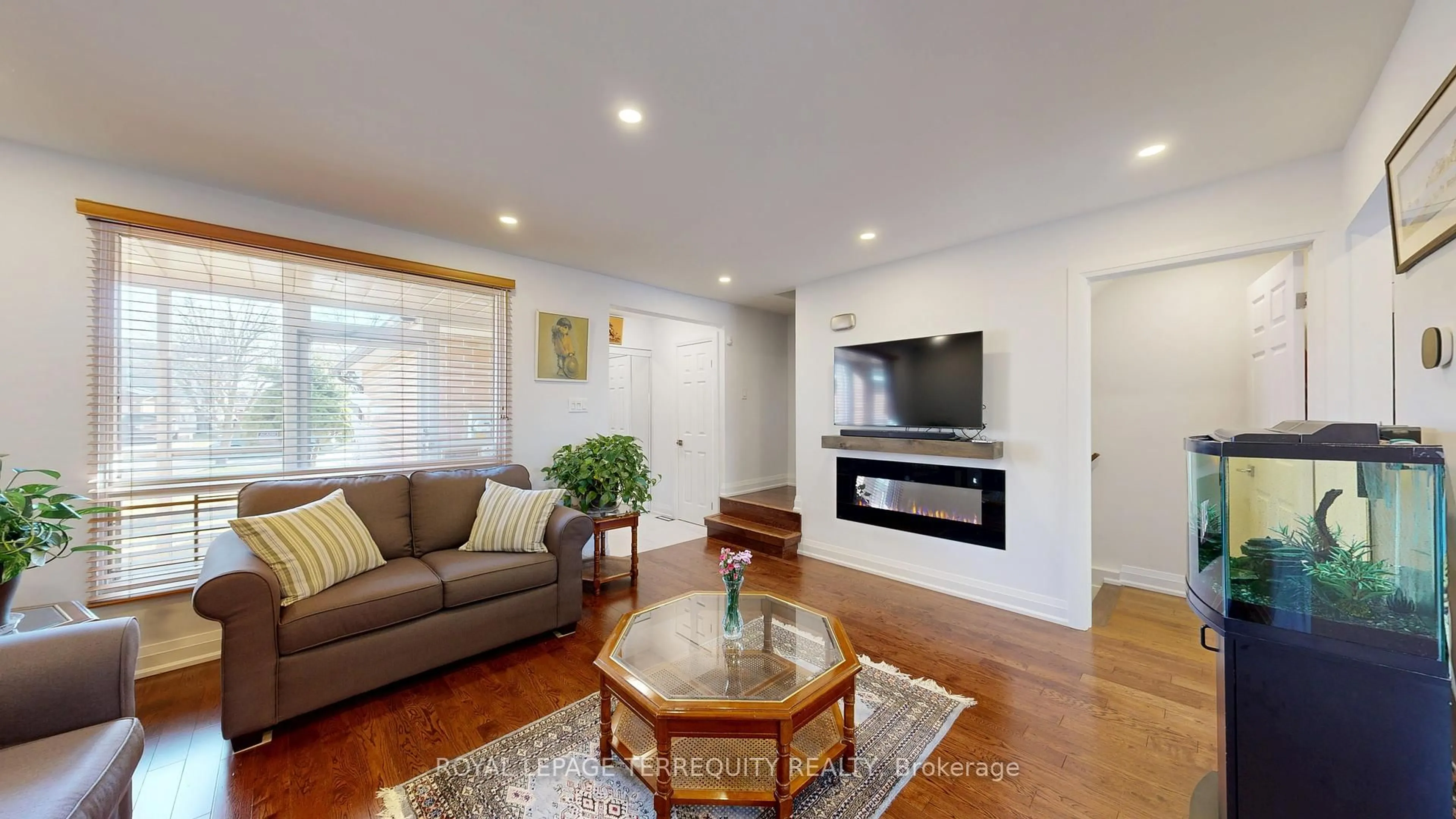 Living room with furniture, wood/laminate floor for 68 Phalen Cres, Toronto Ontario M1V 1Y6