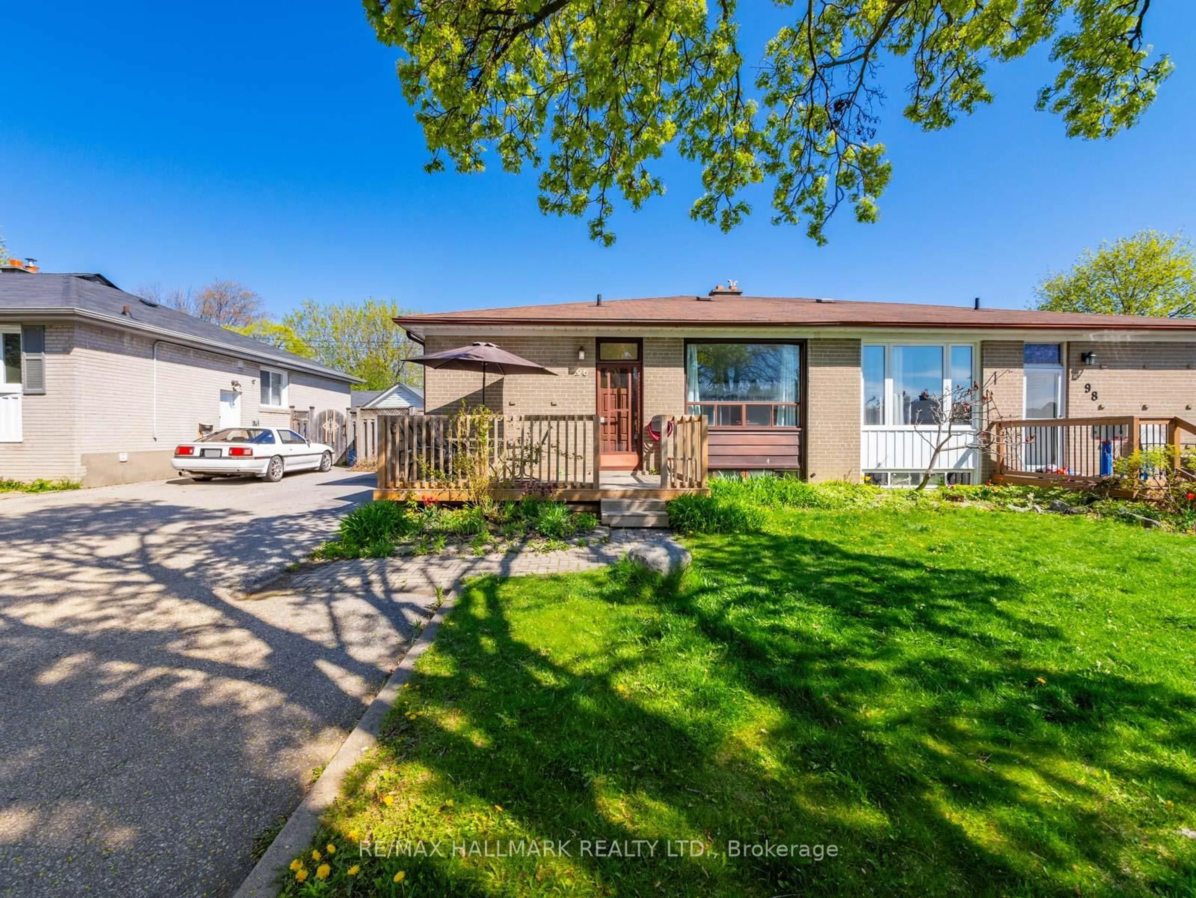 A pic from outside/outdoor area/front of a property/back of a property/a pic from drone, street for 96 Emperor St, Ajax Ontario L1S 1N2