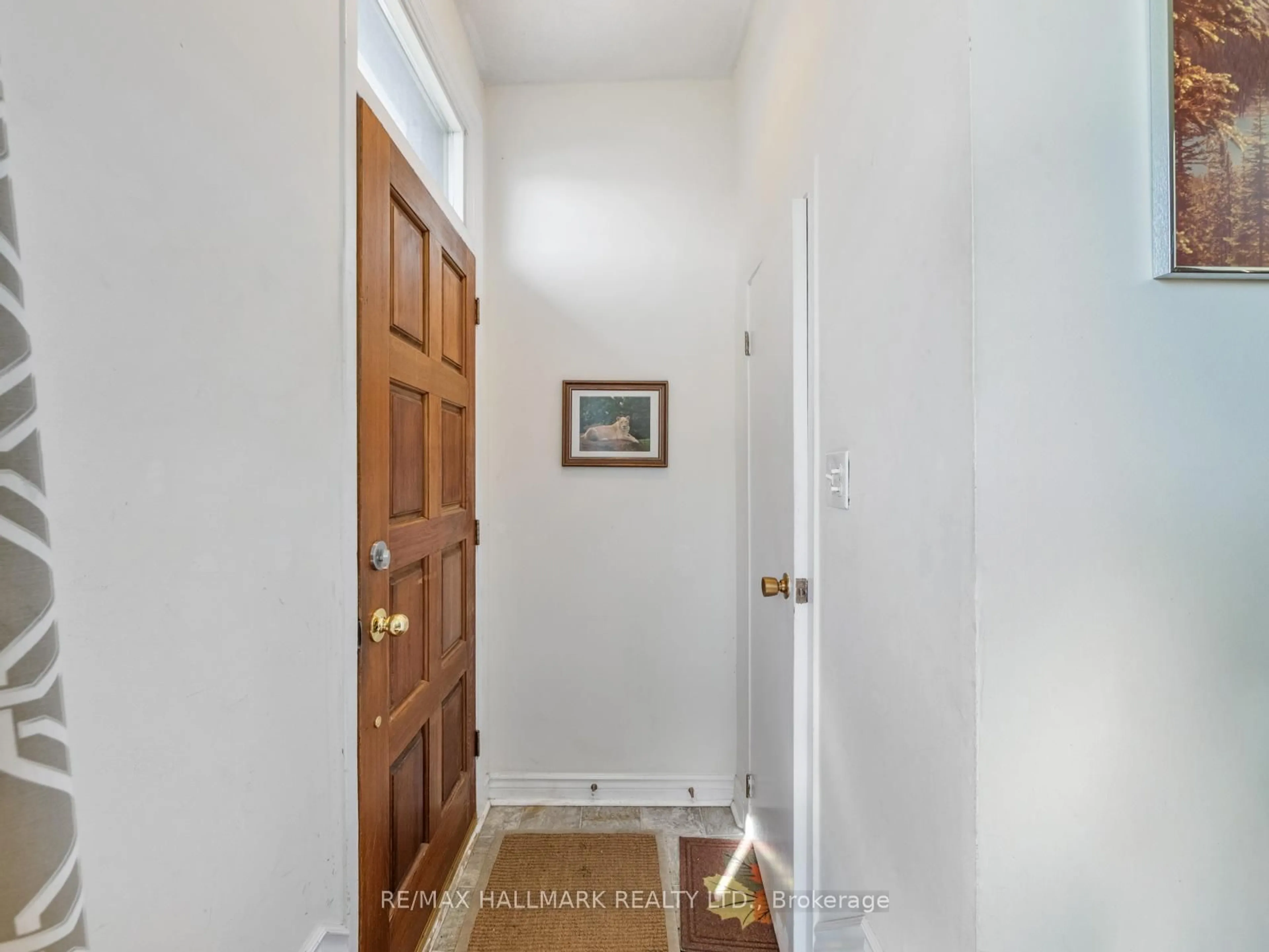 Indoor entryway for 96 Emperor St, Ajax Ontario L1S 1N2