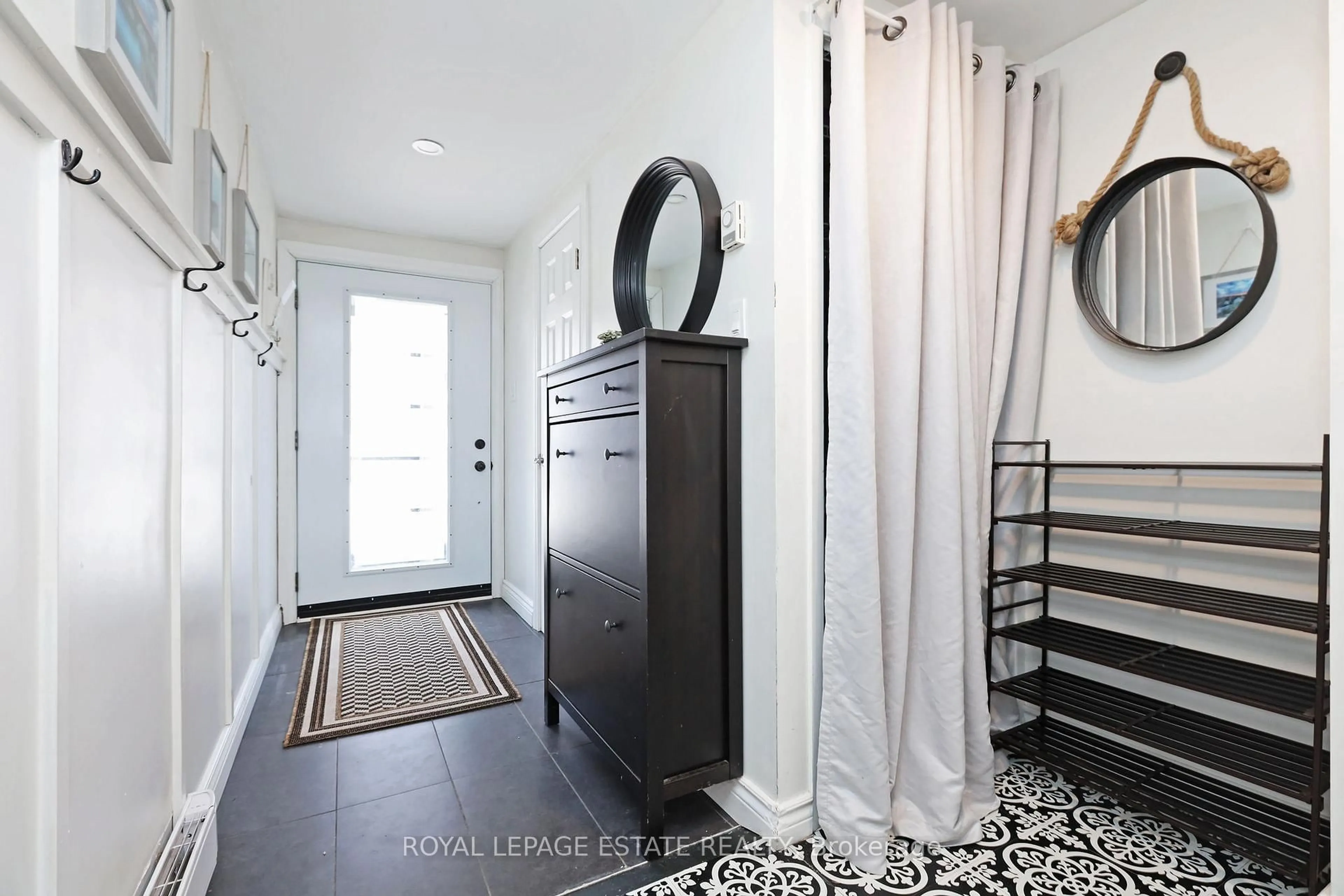 Indoor entryway for 3100 Kingston Rd #28, Toronto Ontario M1M 3T4