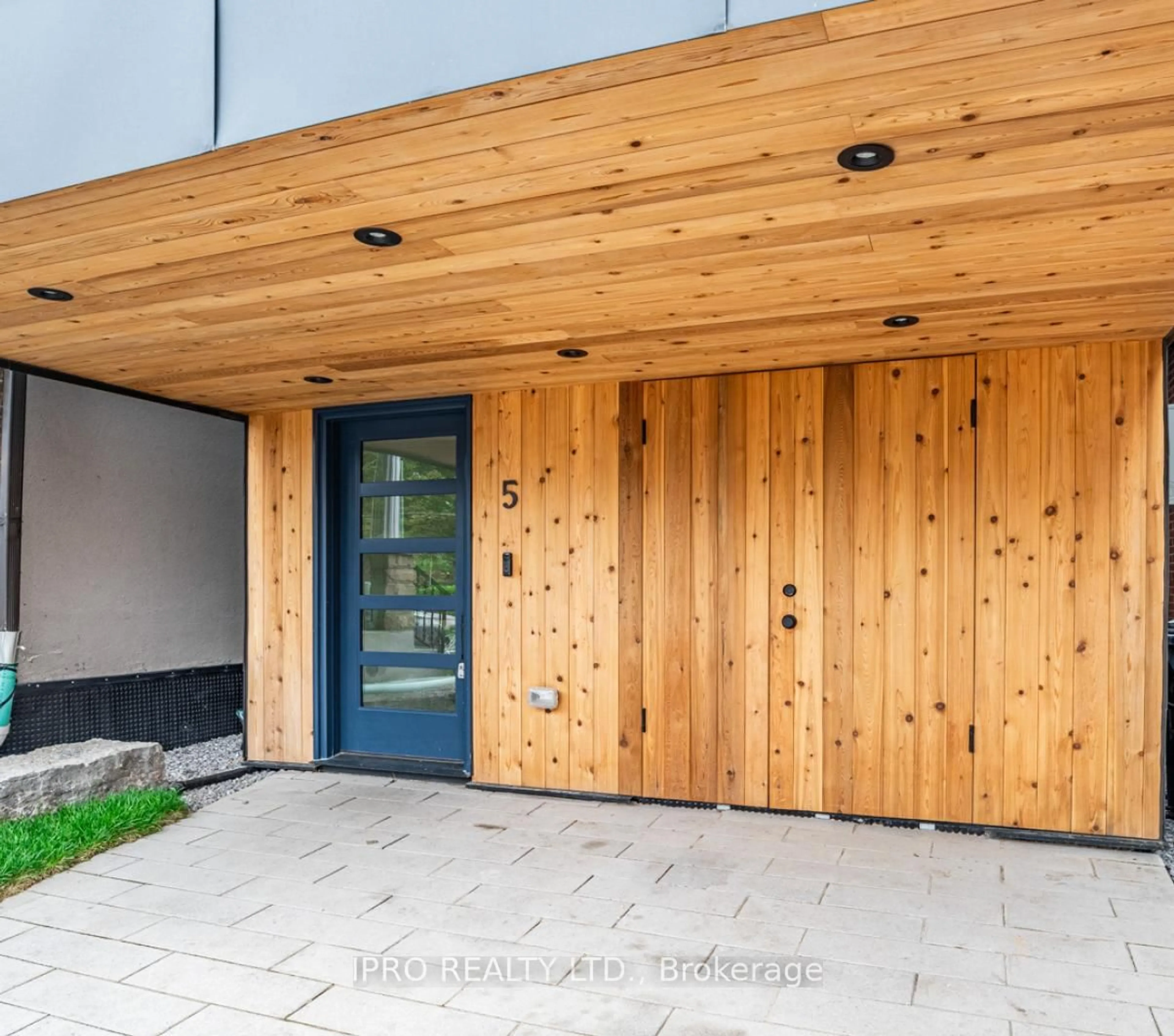 Indoor entryway for 5 Hamstead Ave, Toronto Ontario M4C 2S3