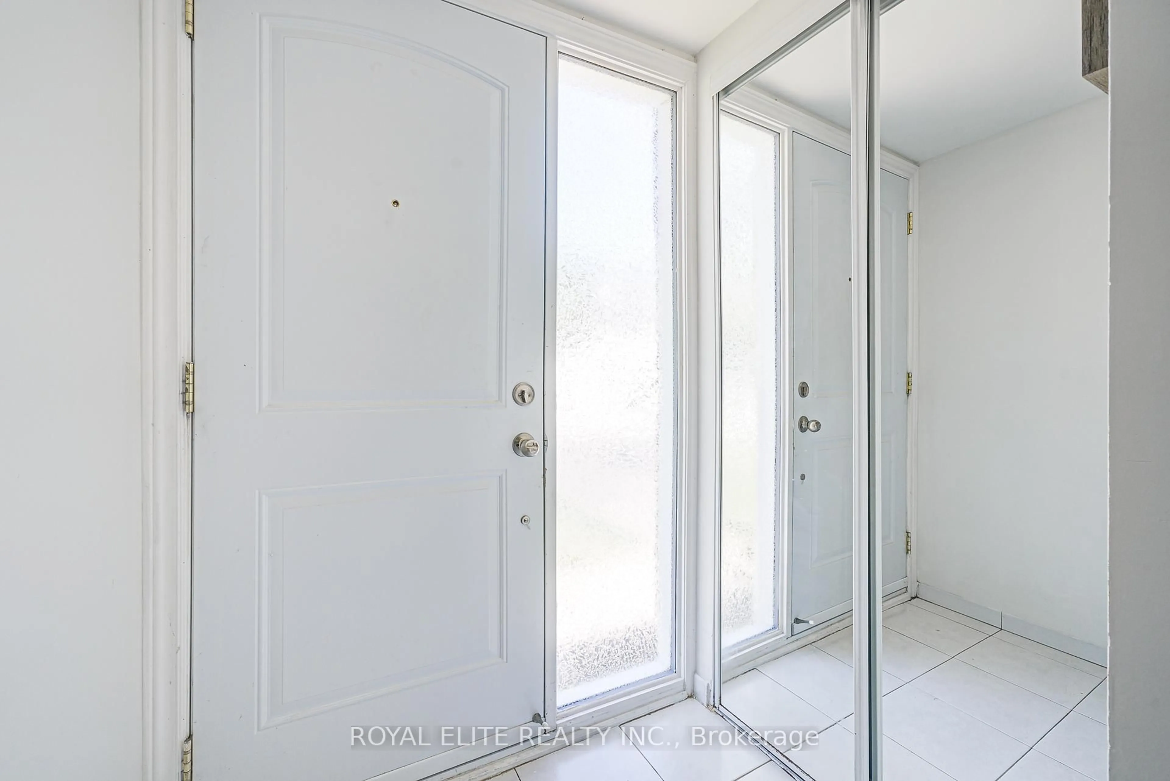 Indoor entryway for 3075 Bridletowne Circ #24, Toronto Ontario M1W 1S8