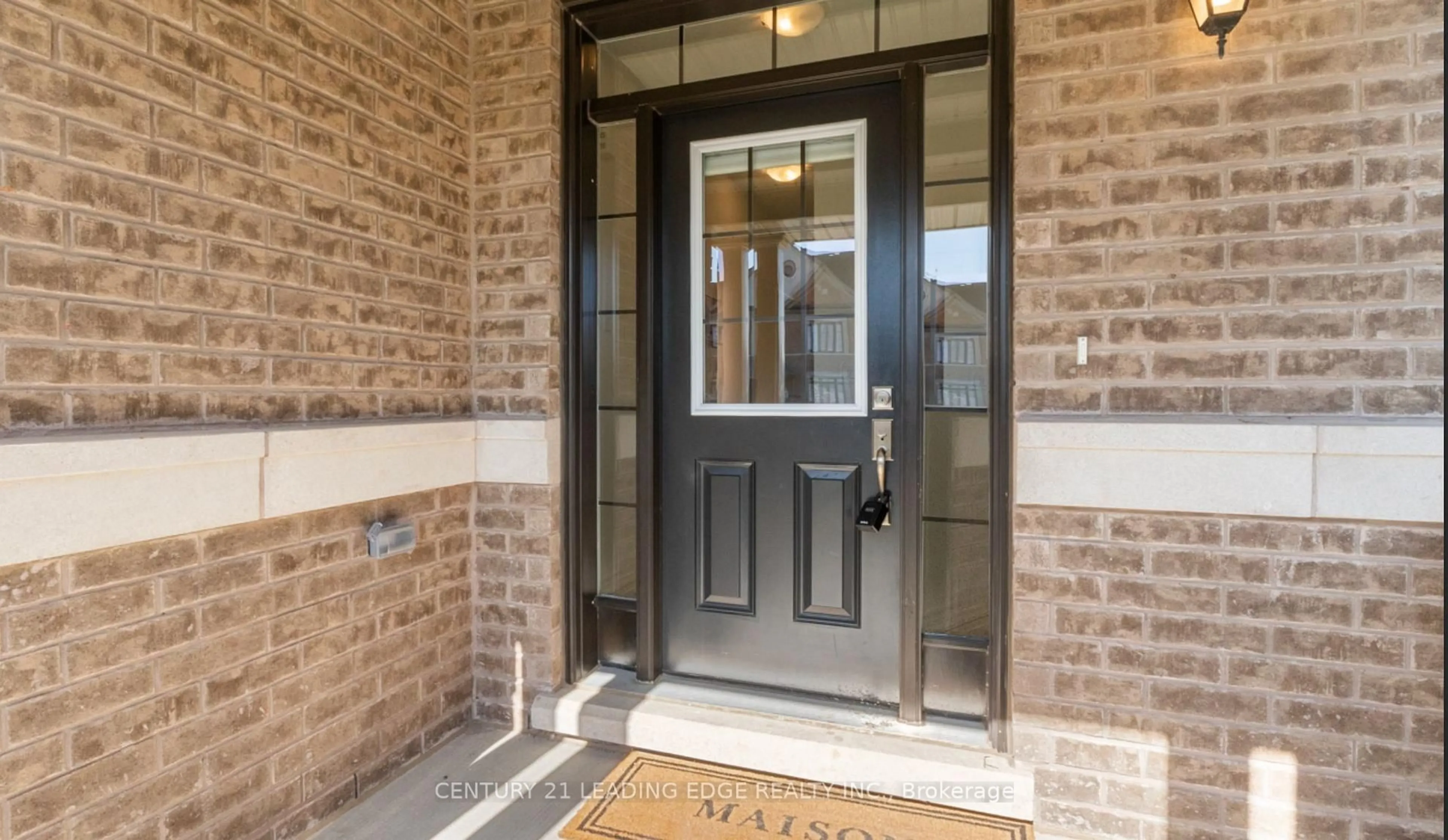 Indoor entryway for 51 Macpherson St, Whitby Ontario L1P 0N5