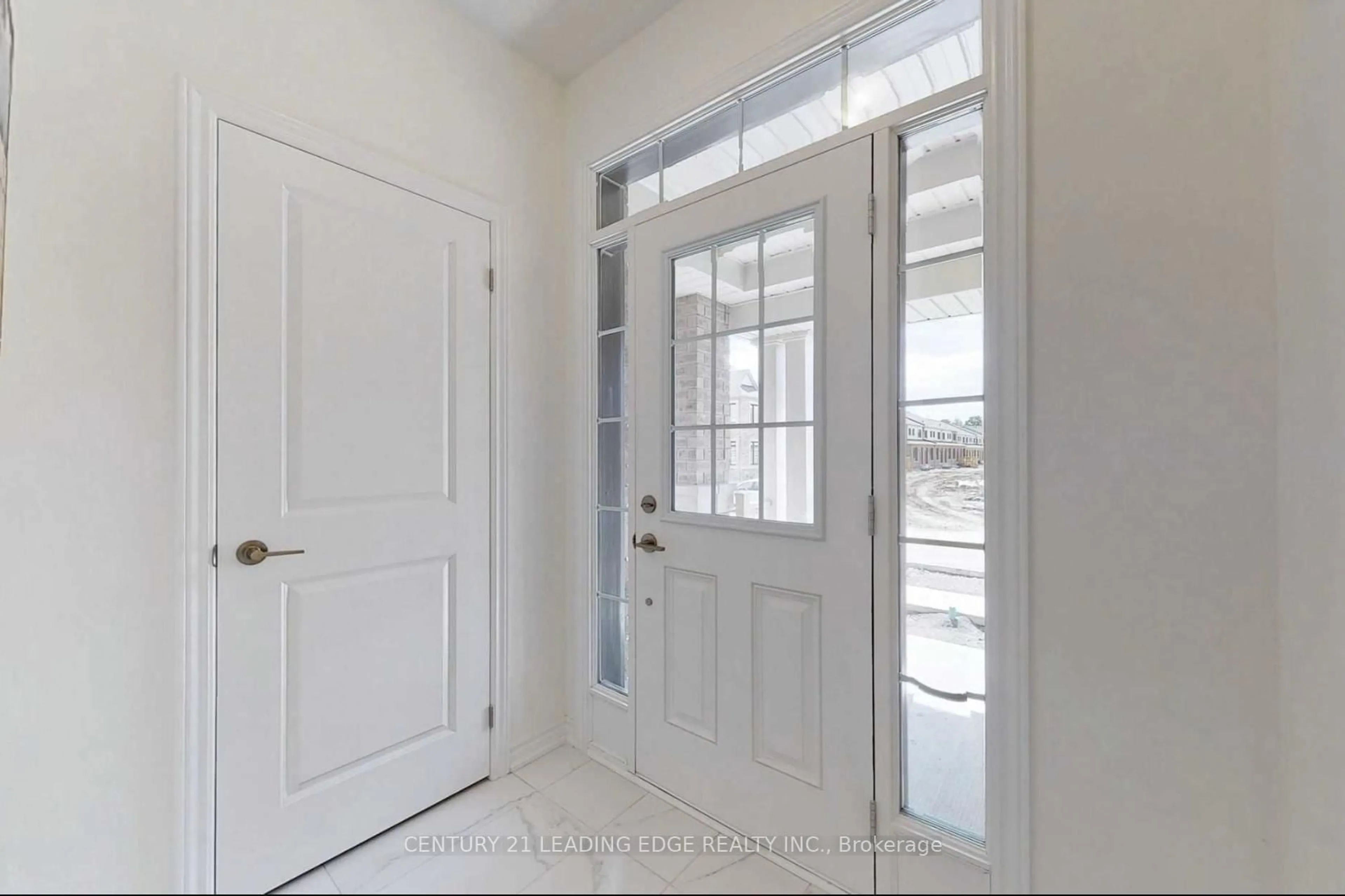 Indoor entryway for 51 Macpherson St, Whitby Ontario L1P 0N5