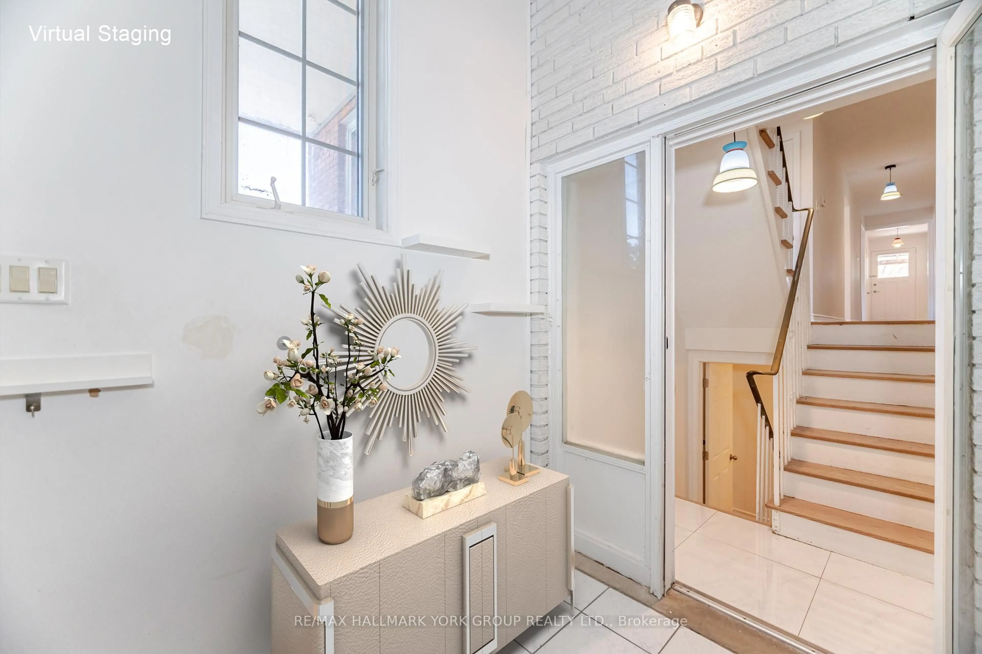 Indoor entryway for 57 Curzon St, Toronto Ontario M4M 3B3