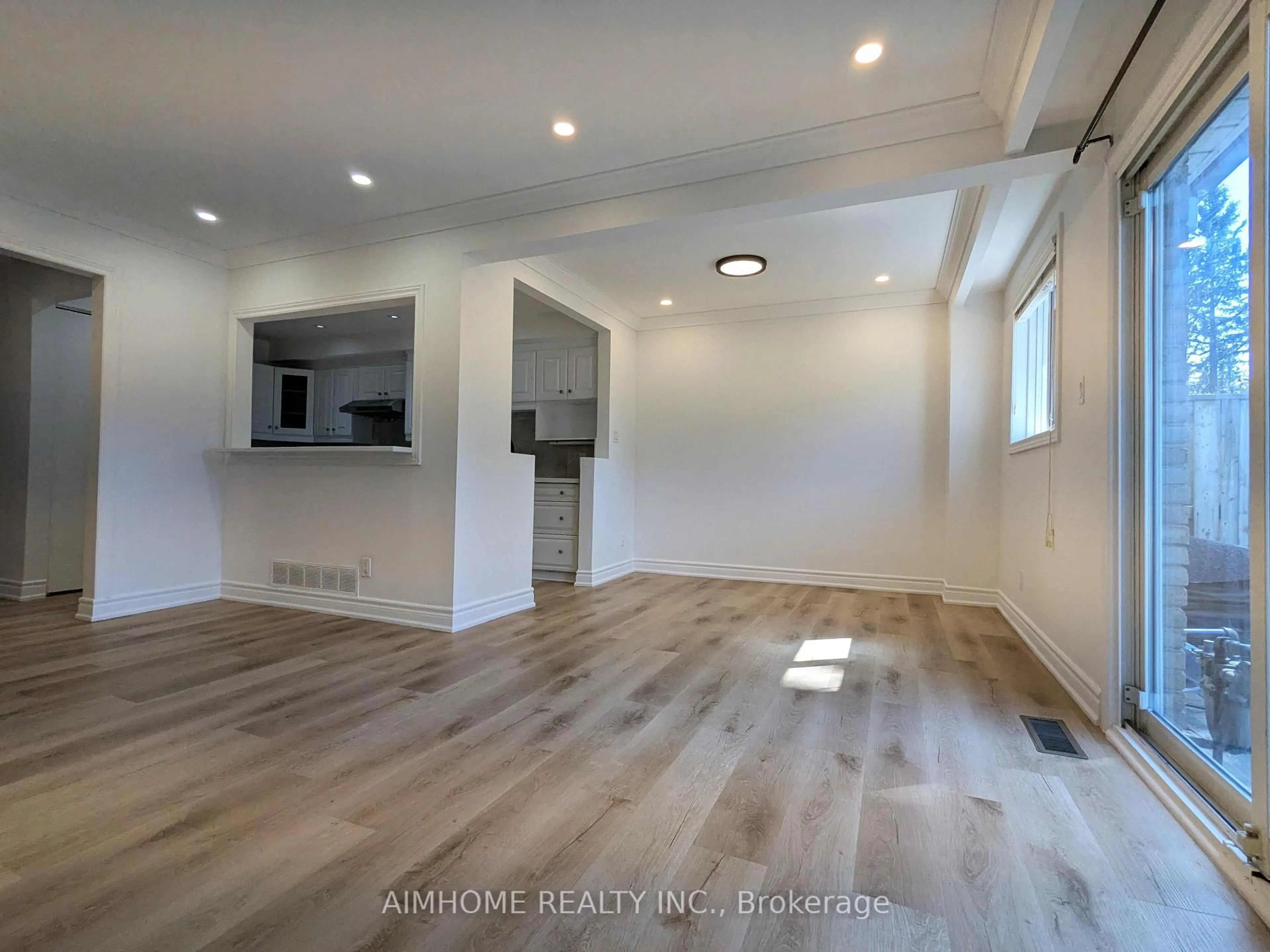 A pic of a room for 3081 Bridletowne Circ, Toronto Ontario M1W 1S8
