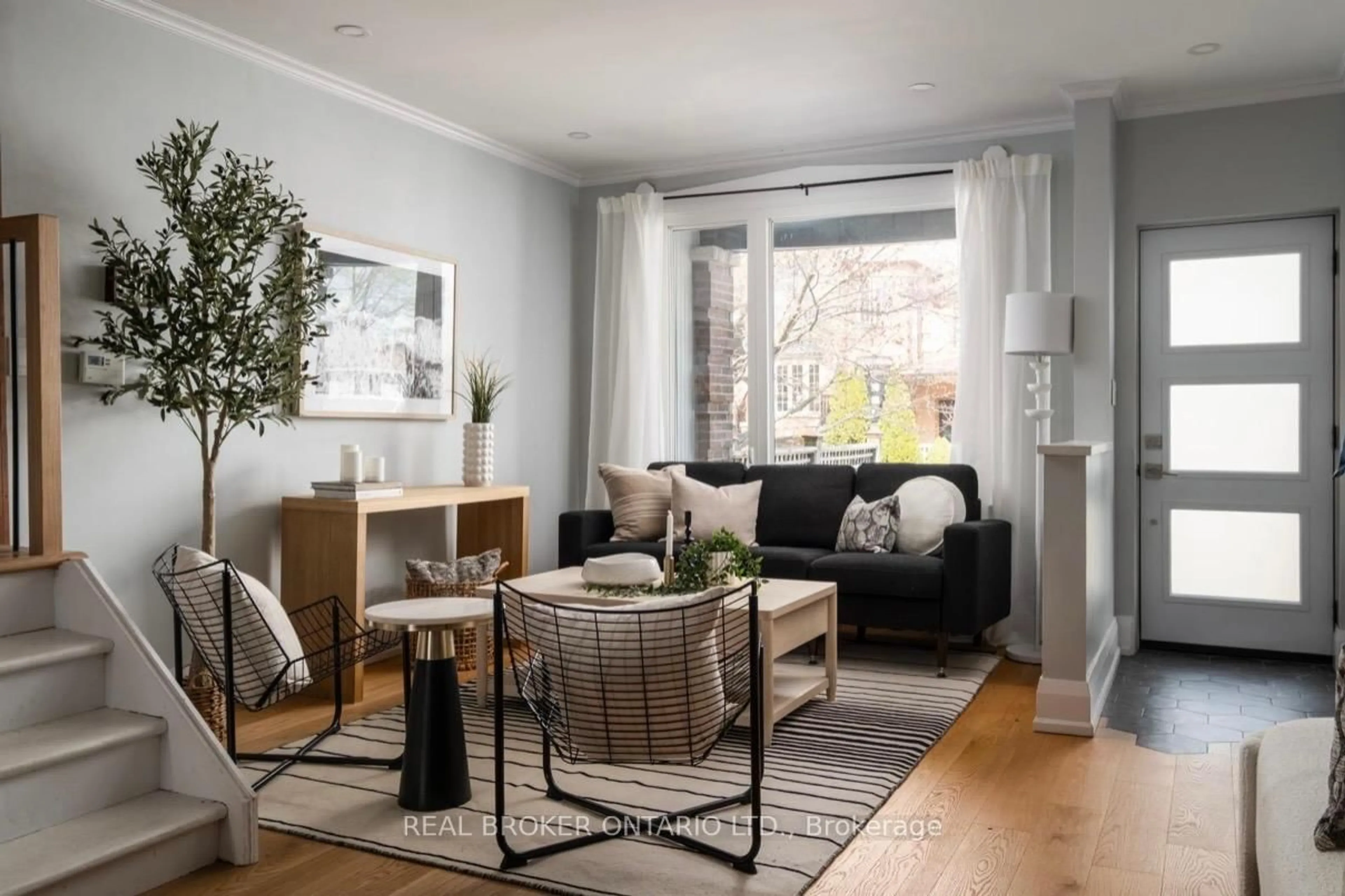 Living room with furniture, wood/laminate floor for 158 Golfview Ave, Toronto Ontario M4E 2K5