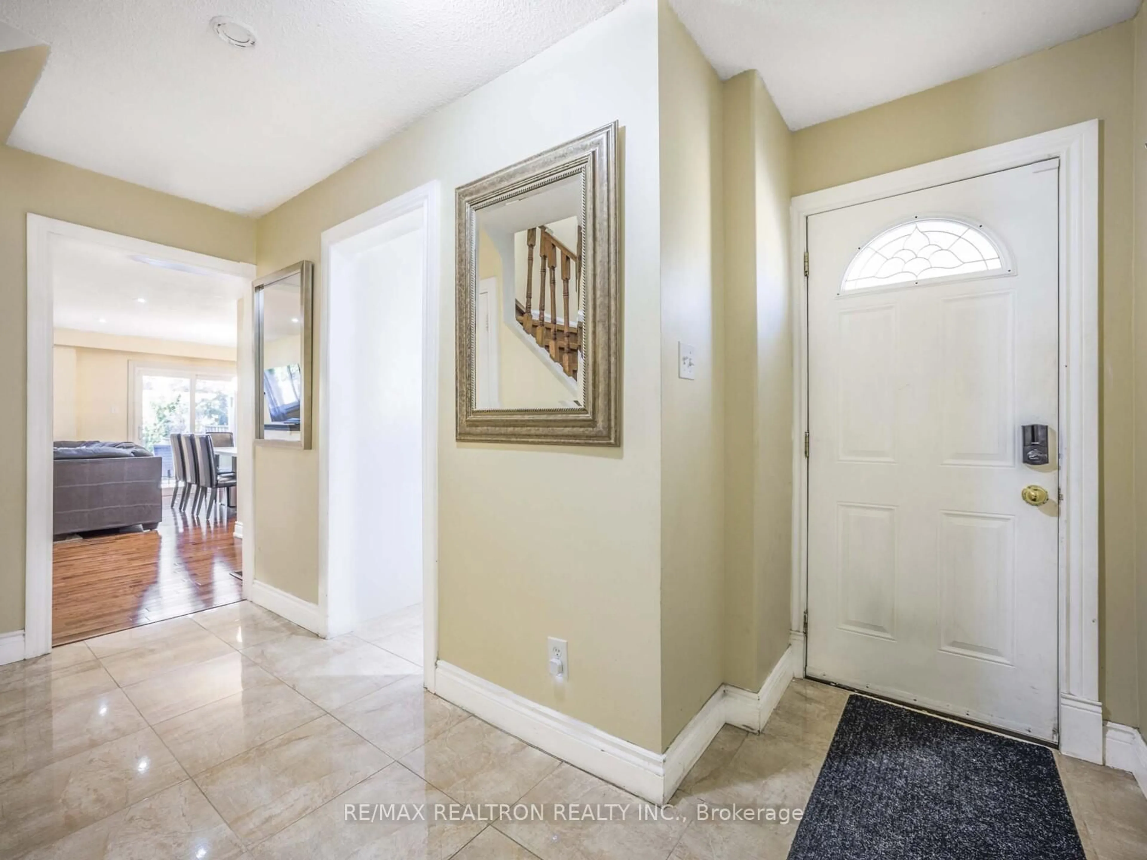 Indoor entryway for 1980 Faylee Cres, Pickering Ontario L1V 2V6