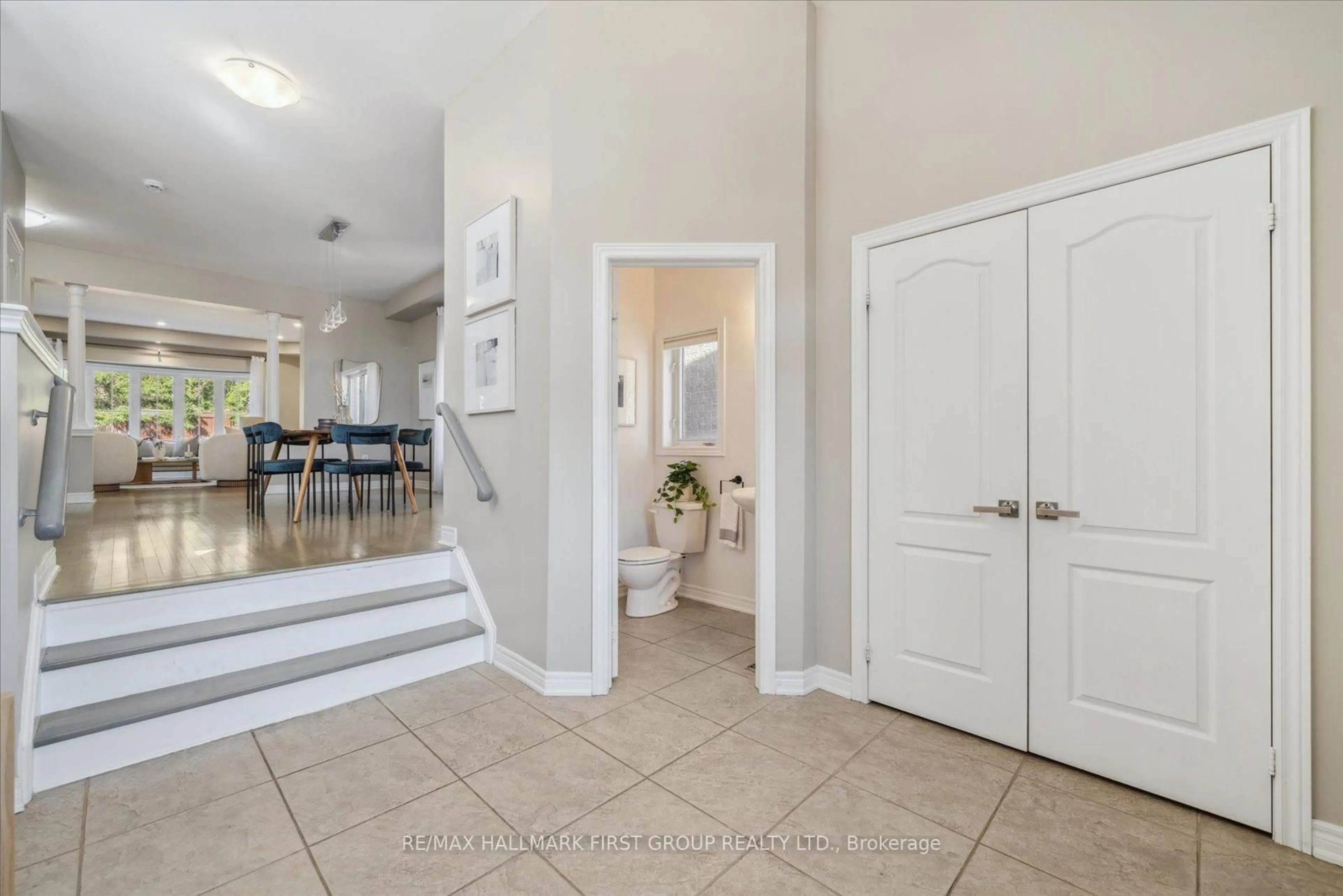 Indoor entryway for 111 Muscat Cres, Ajax Ontario L1Z 0B7