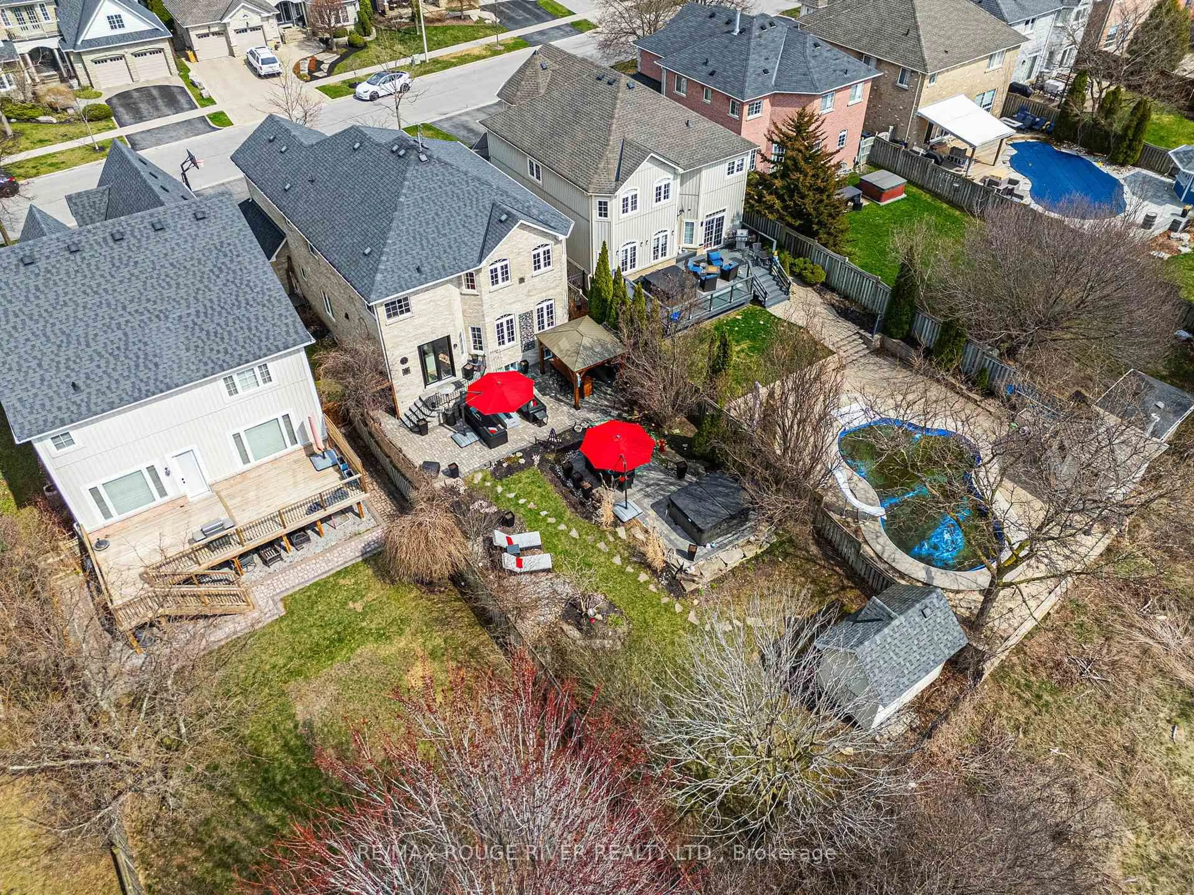 A pic from outside/outdoor area/front of a property/back of a property/a pic from drone, street for 14 Mackey Dr, Whitby Ontario L1P 1P5