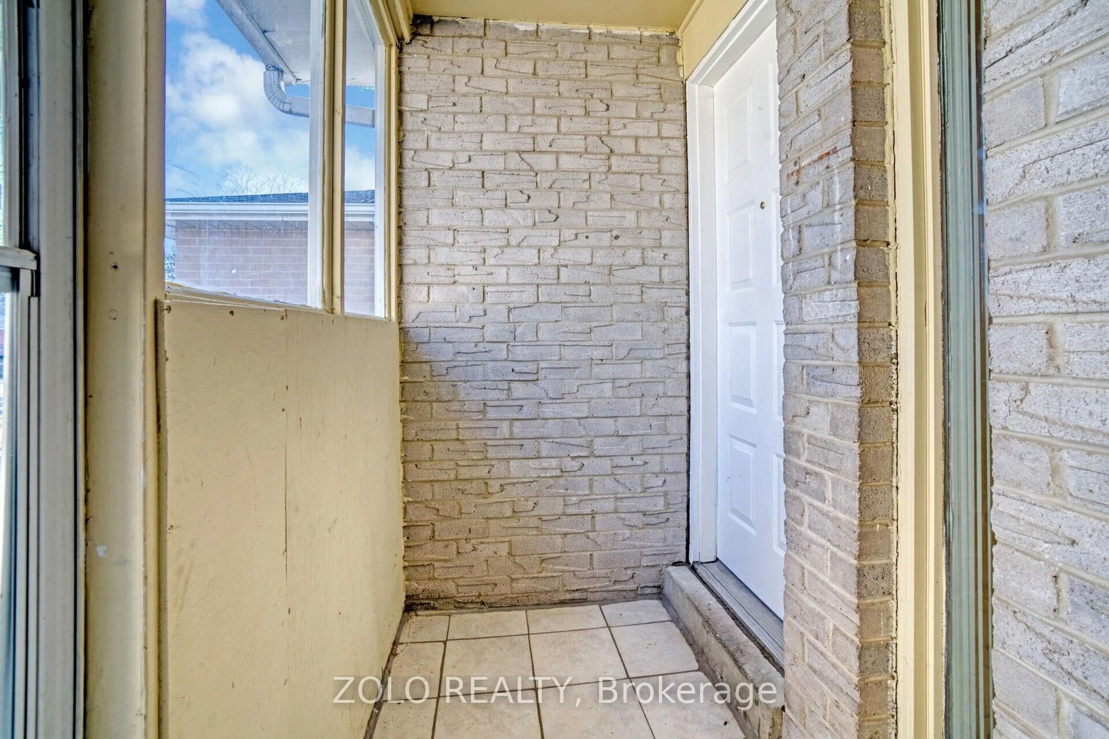 Indoor entryway for 136 Goldhawk Tr, Toronto Ontario M1V 1W5