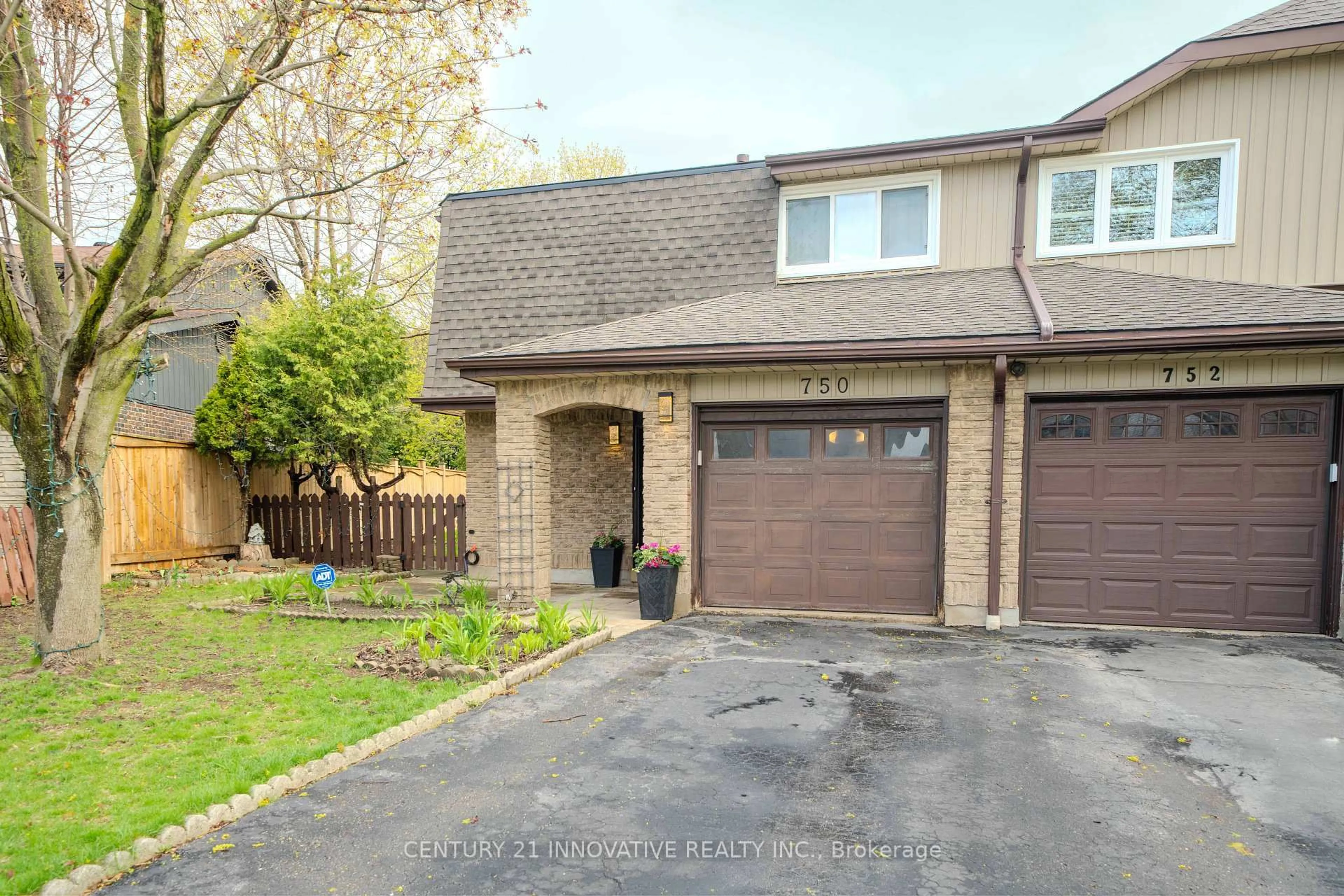 A pic from outside/outdoor area/front of a property/back of a property/a pic from drone, street for 750 Edgewood Rd, Pickering Ontario L1V 2Z8