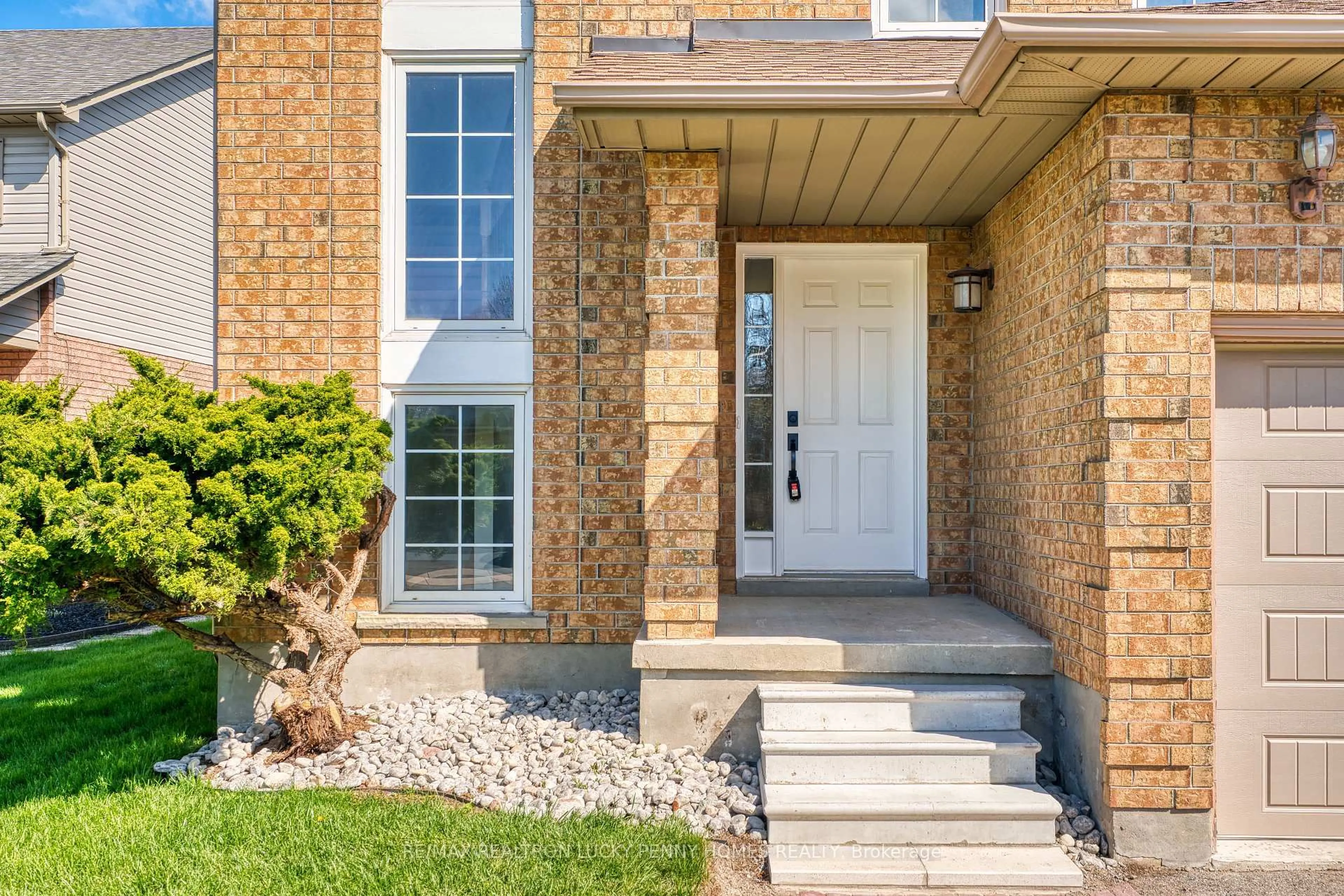 Home with brick exterior material, street for 16 WABBOKISH Crt, Clarington Ontario L1E 2X6