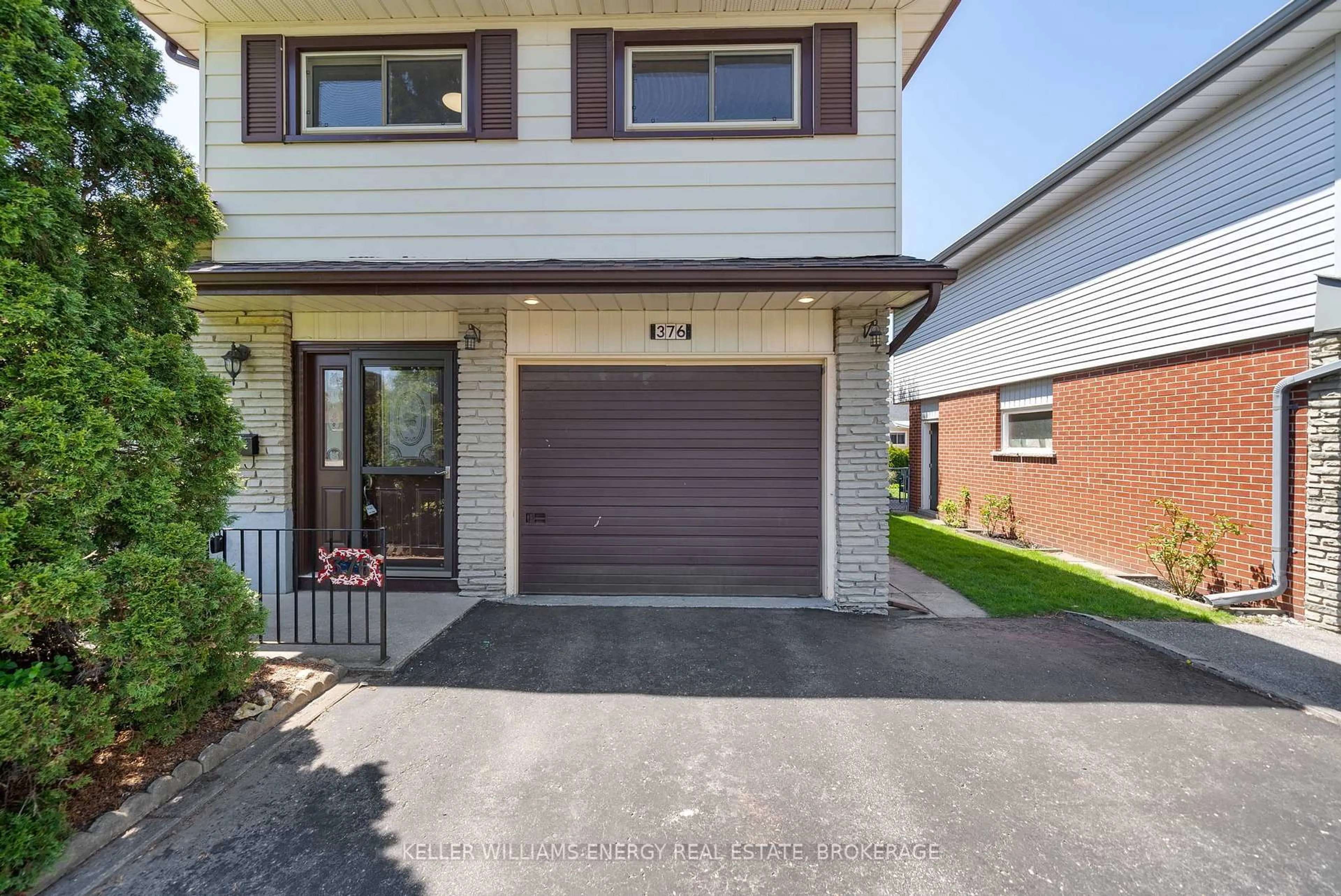 Home with brick exterior material, street for 376 Waverly St, Oshawa Ontario L1J 5W1