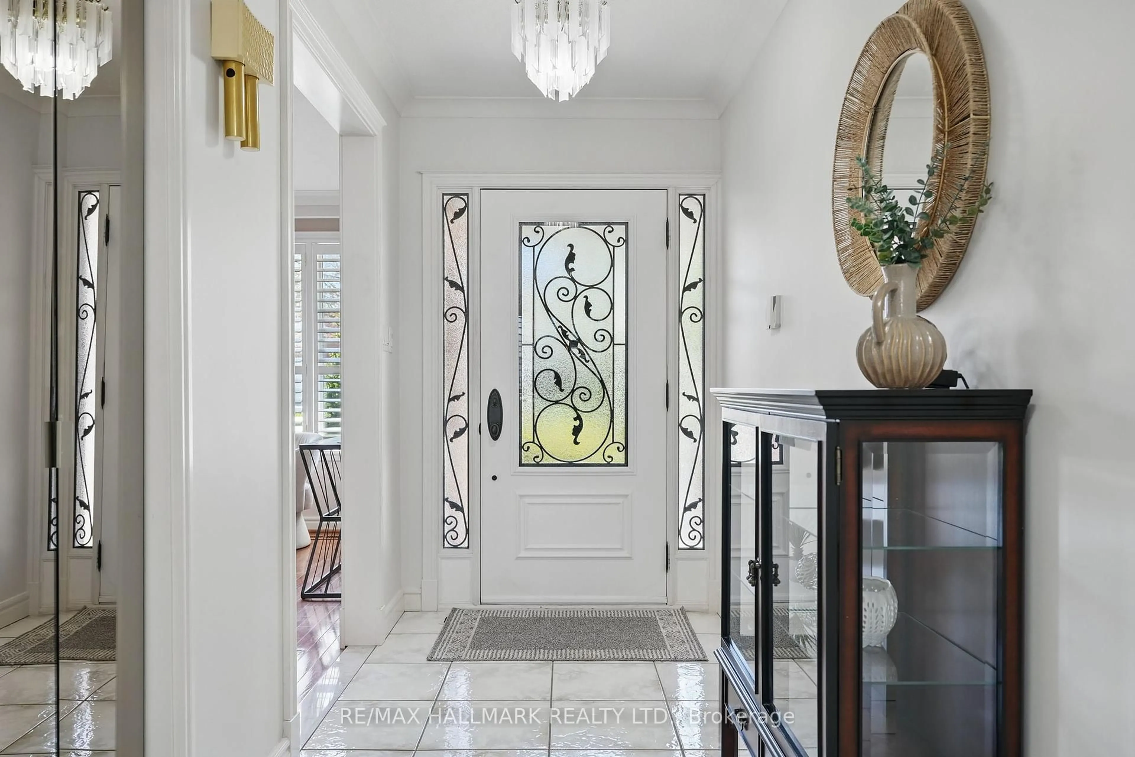 Indoor entryway for 44 Arkona Dr, Toronto Ontario M1T 1X3