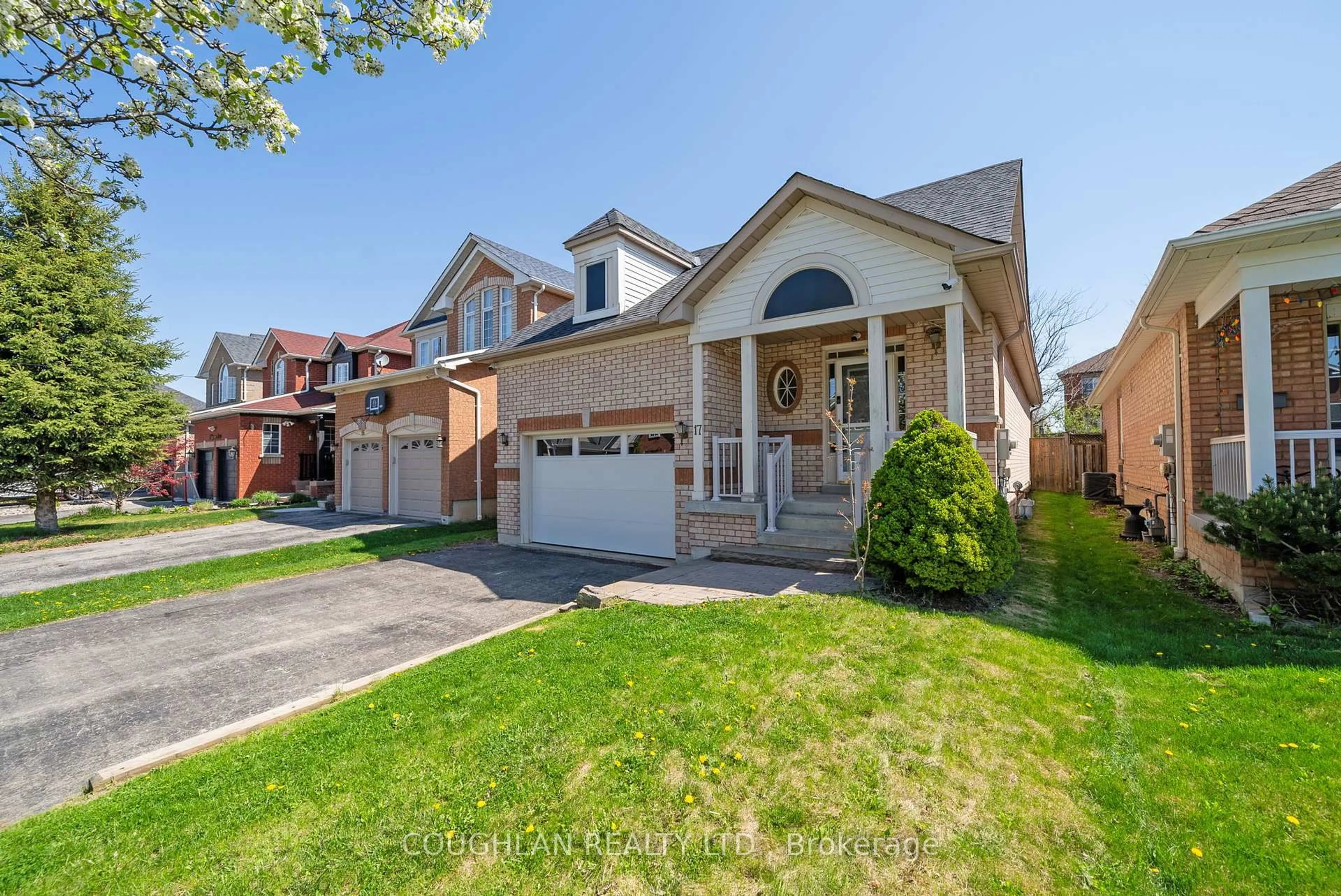 Home with brick exterior material, street for 17 Fitzpatrick Crt, Whitby Ontario L1M 2G9