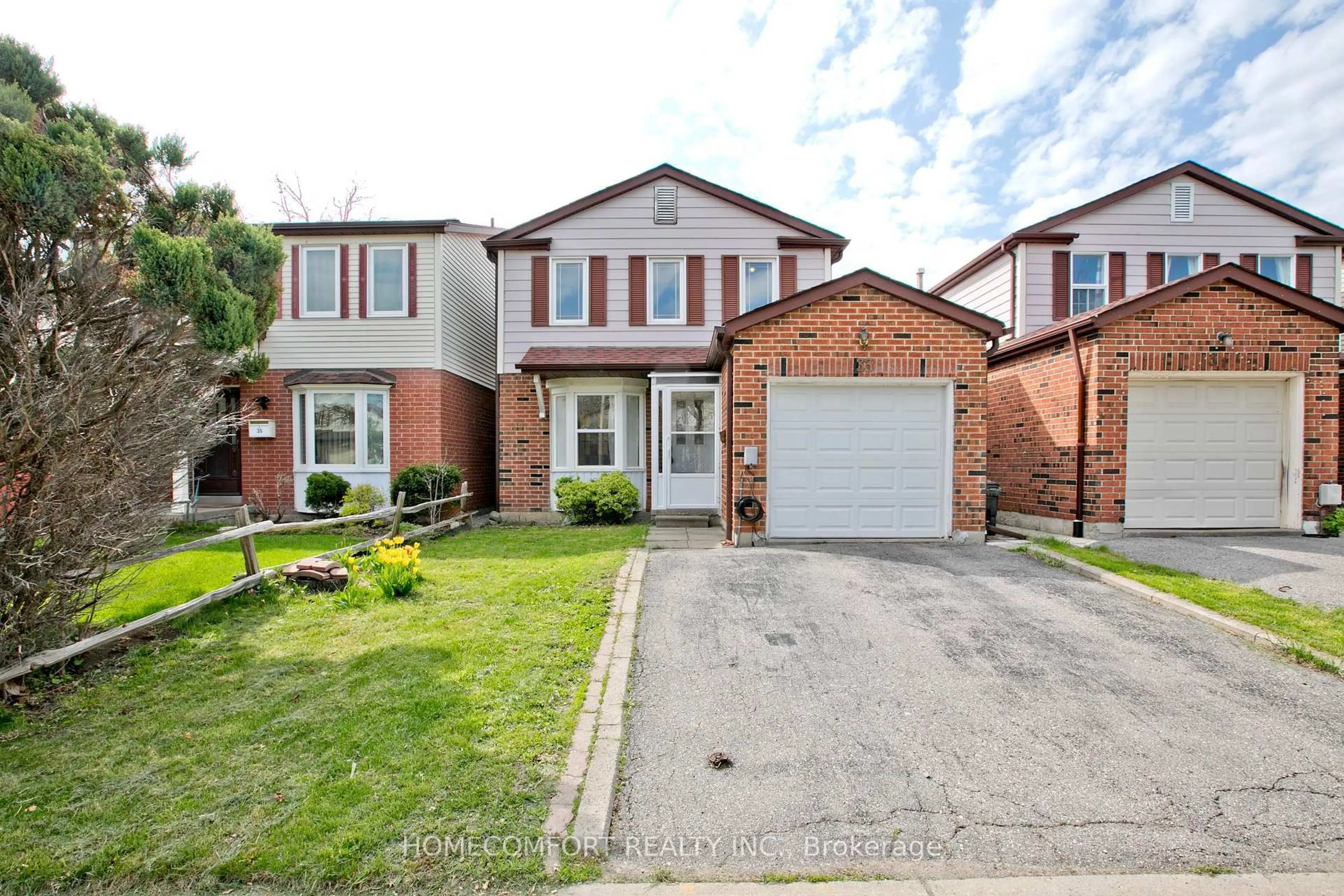 Home with brick exterior material, street for 33 Fawndale Cres, Toronto Ontario M1W 2X3