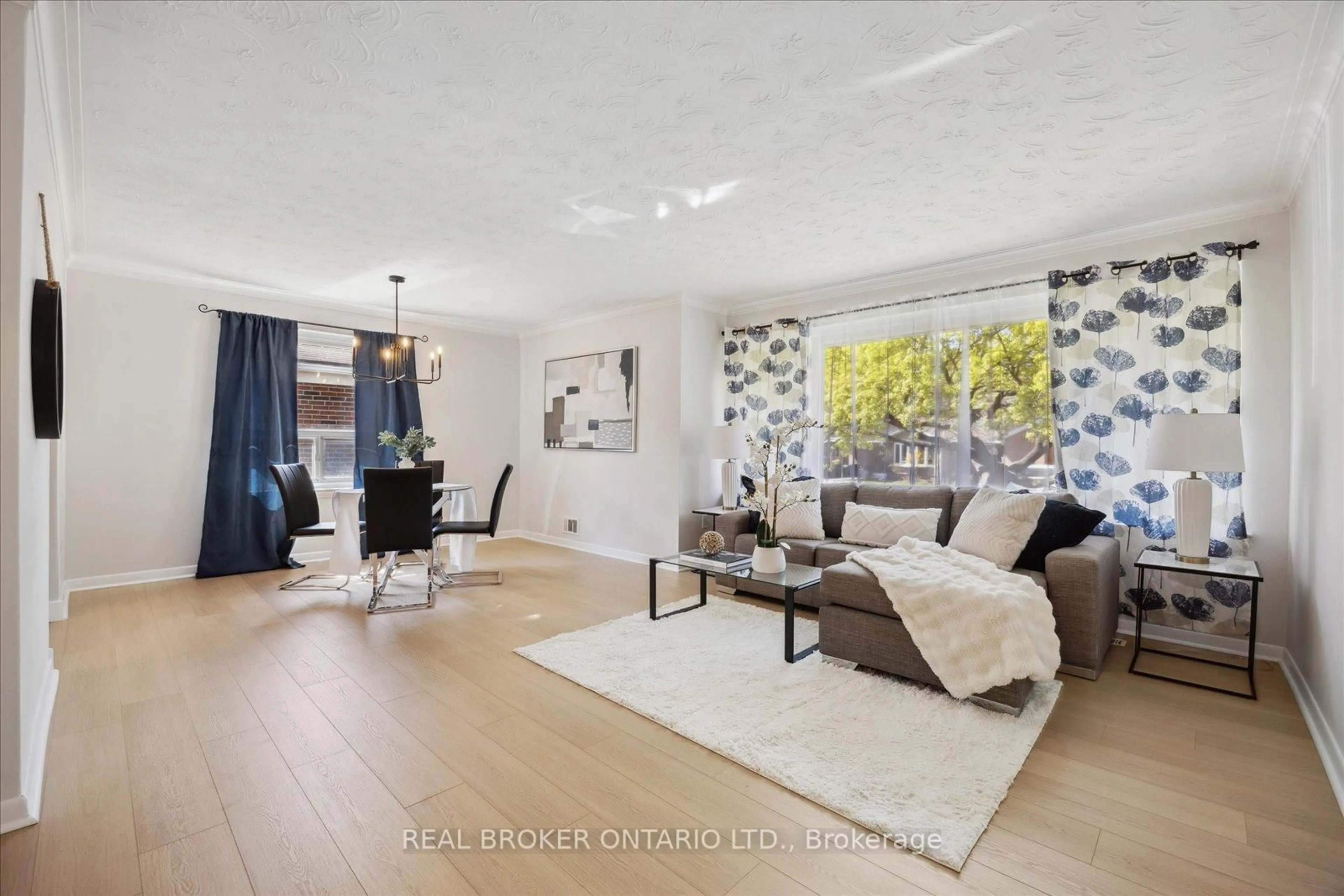 Living room with furniture, unknown for 237 Chine Dr, Toronto Ontario M1M 2L6