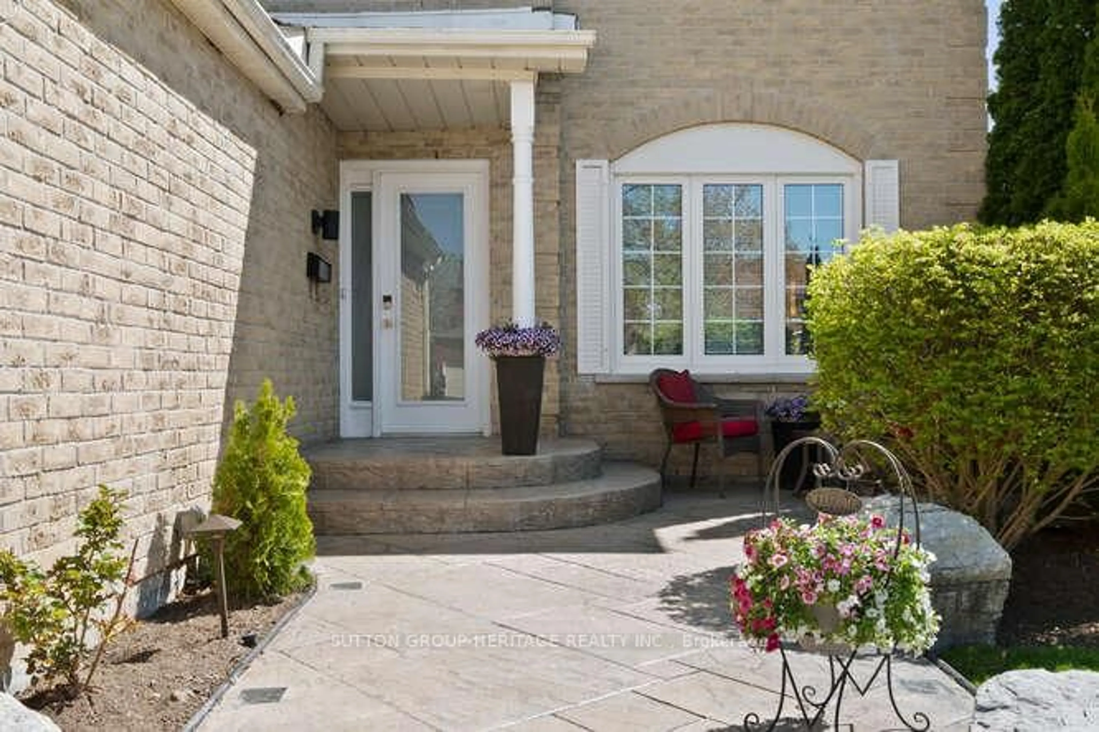 Patio, street for 629 Foxwood Tr, Pickering Ontario L1V 4A4