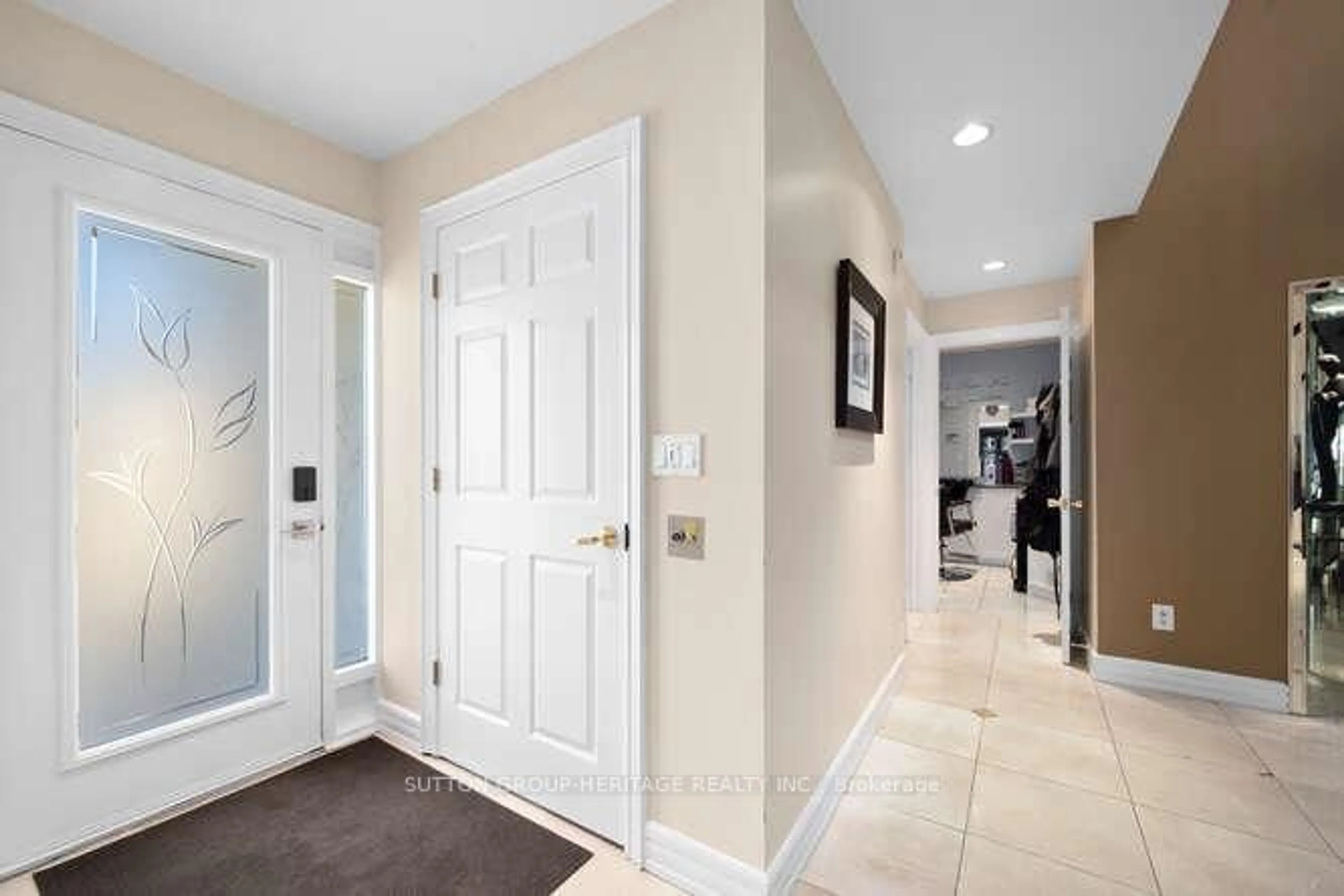 Indoor entryway for 629 Foxwood Tr, Pickering Ontario L1V 4A4
