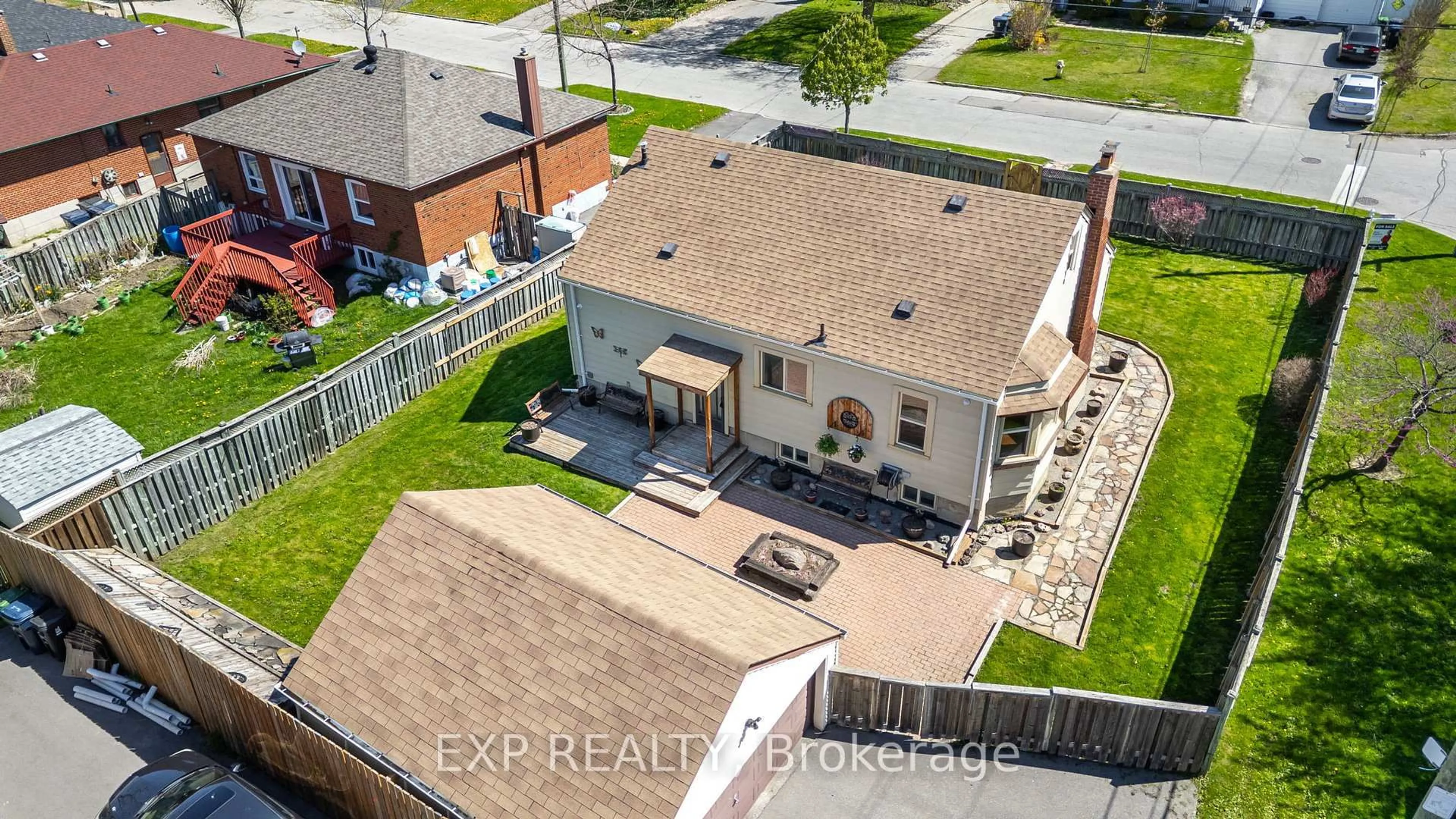 A pic from outside/outdoor area/front of a property/back of a property/a pic from drone, street for 72 Cleta Dr, Toronto Ontario M1K 3G7