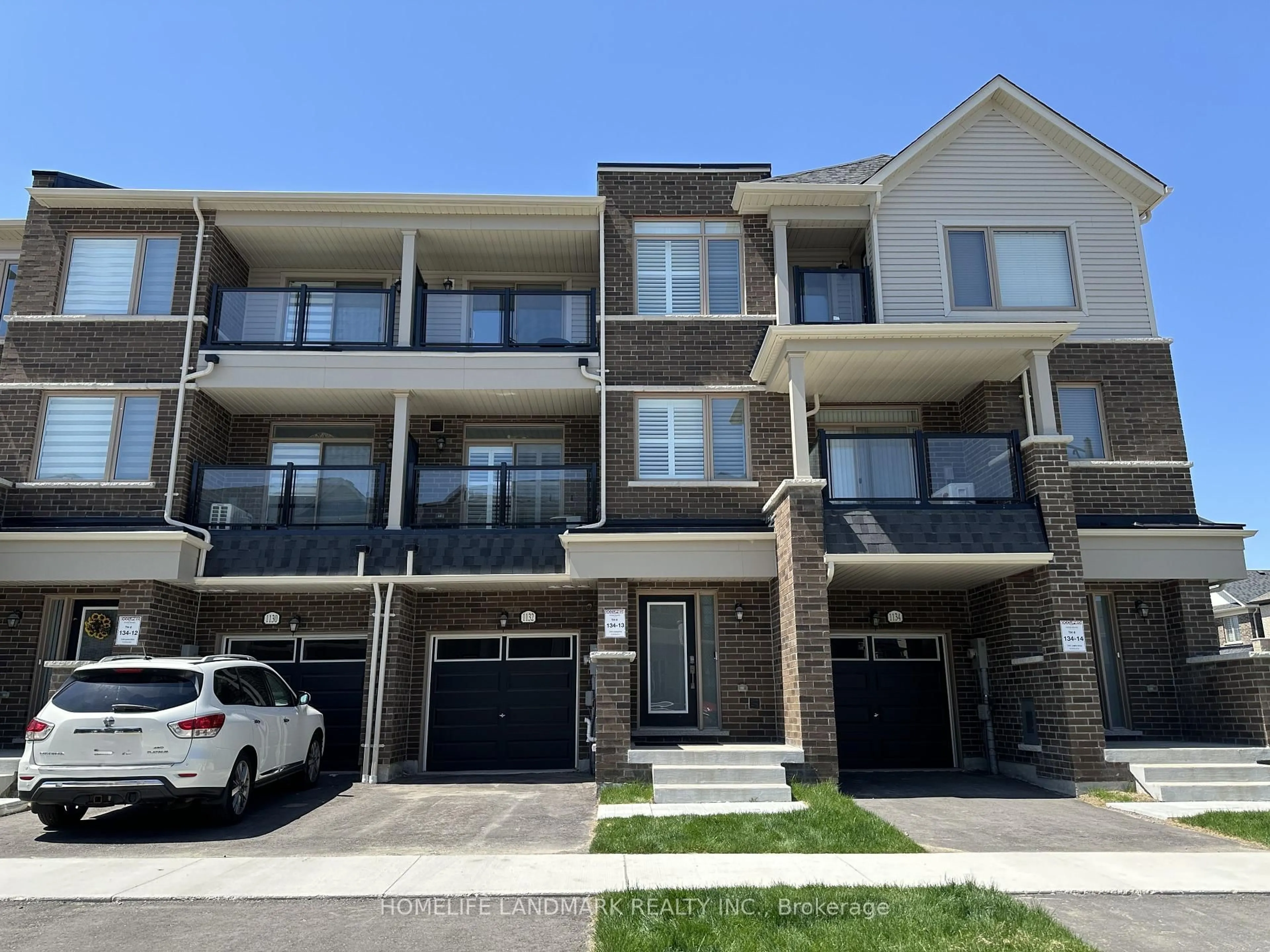 A pic from outside/outdoor area/front of a property/back of a property/a pic from drone, street for 1132 Lockie Dr, Oshawa Ontario L1L 0R9