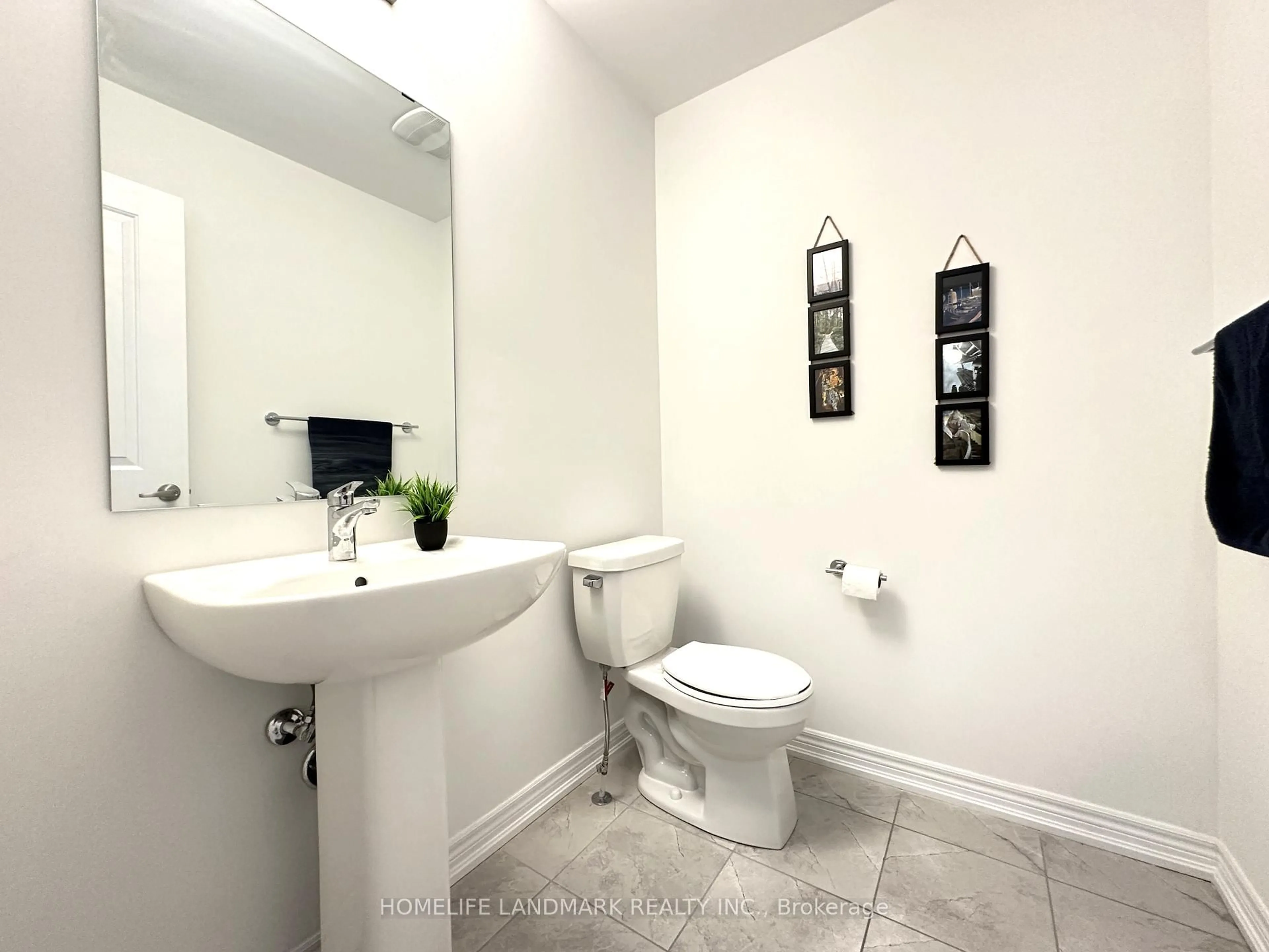 Standard bathroom, ceramic/tile floor for 1132 Lockie Dr, Oshawa Ontario L1L 0R9