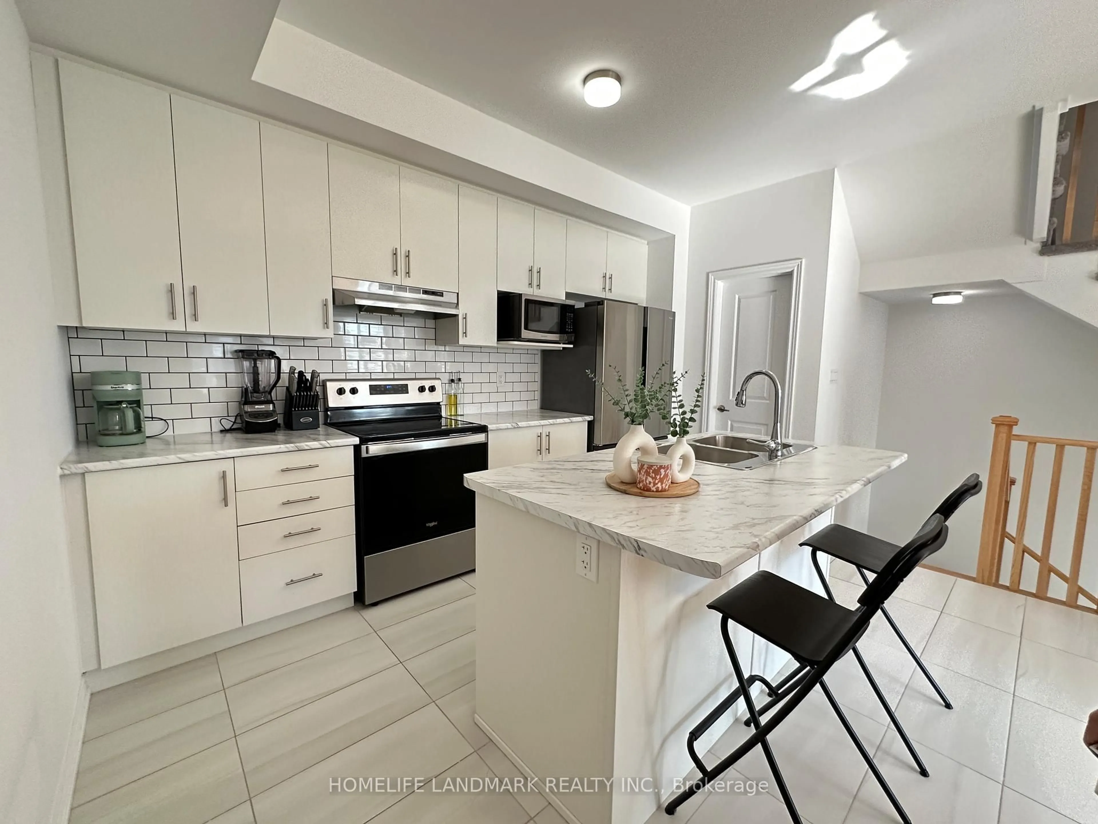 Open concept kitchen, ceramic/tile floor for 1132 Lockie Dr, Oshawa Ontario L1L 0R9