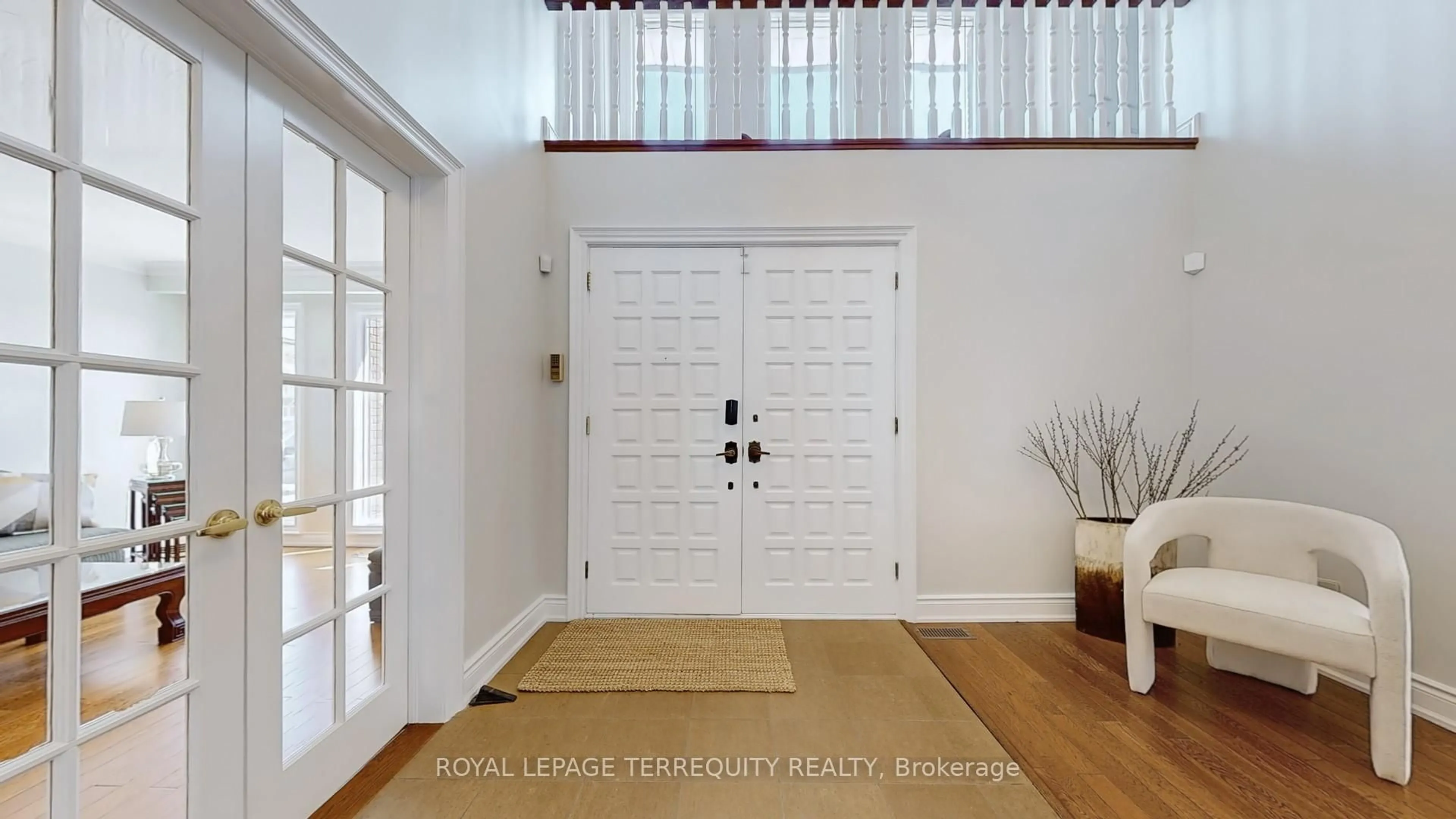 Indoor entryway for 8 Ashall Blvd, Toronto Ontario M4B 3C1