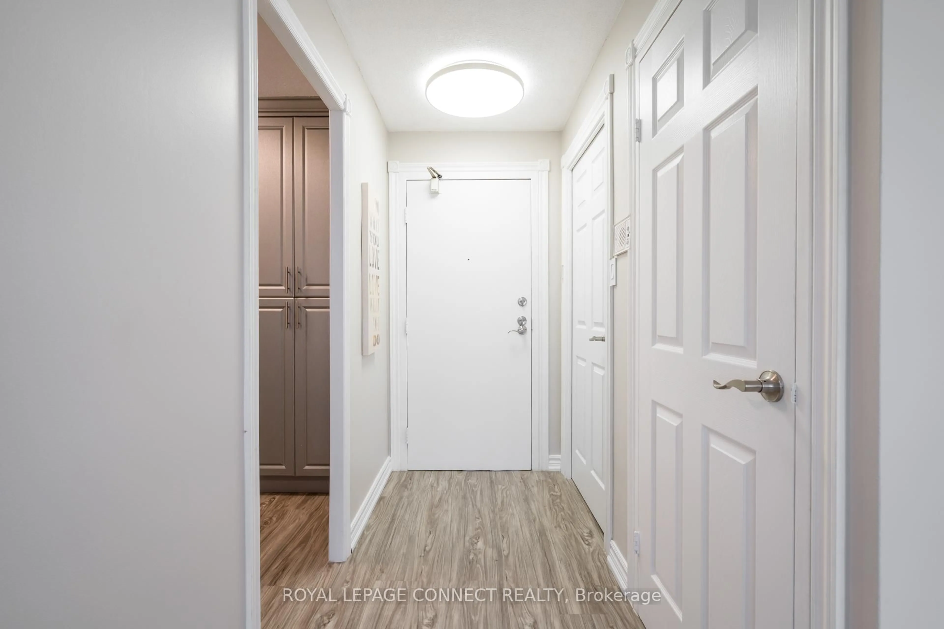 Indoor entryway for 270 Palmdale Dr #701, Toronto Ontario M1T 3N8
