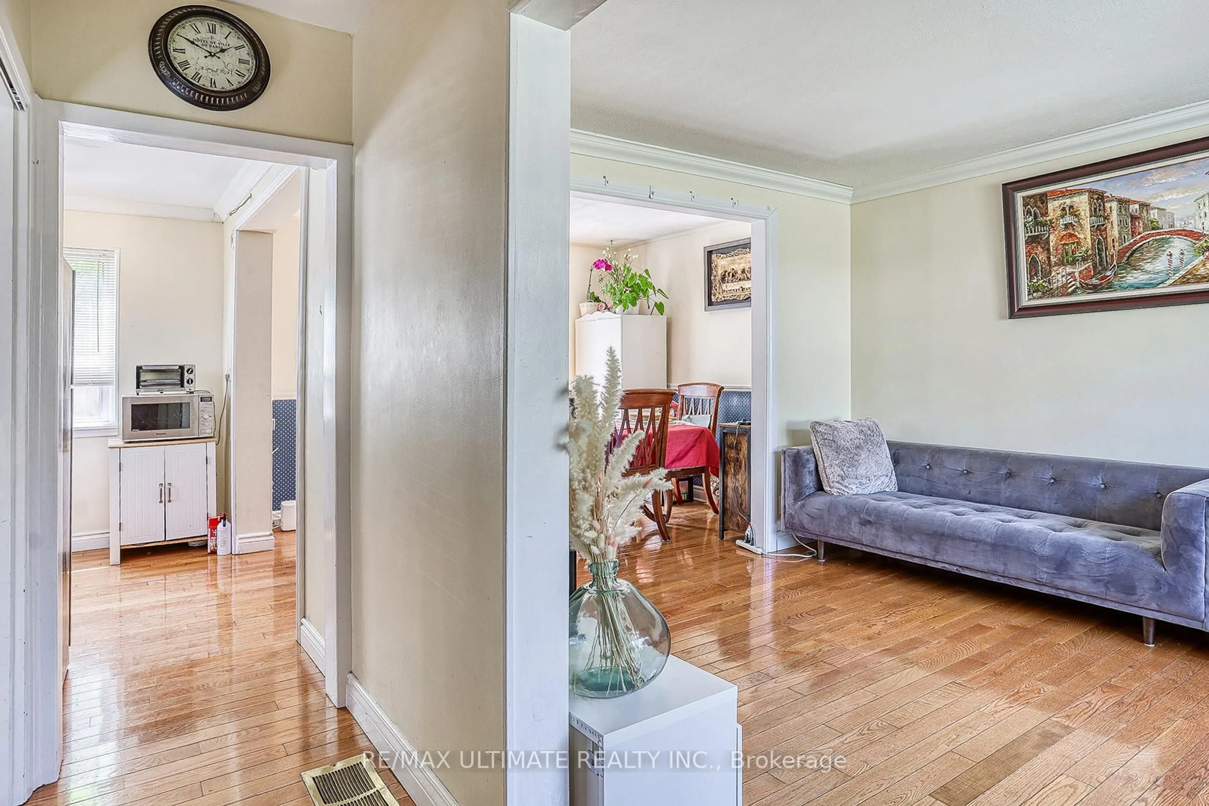 Indoor entryway for 43 Ashwick Dr, Toronto Ontario M1K 2L1