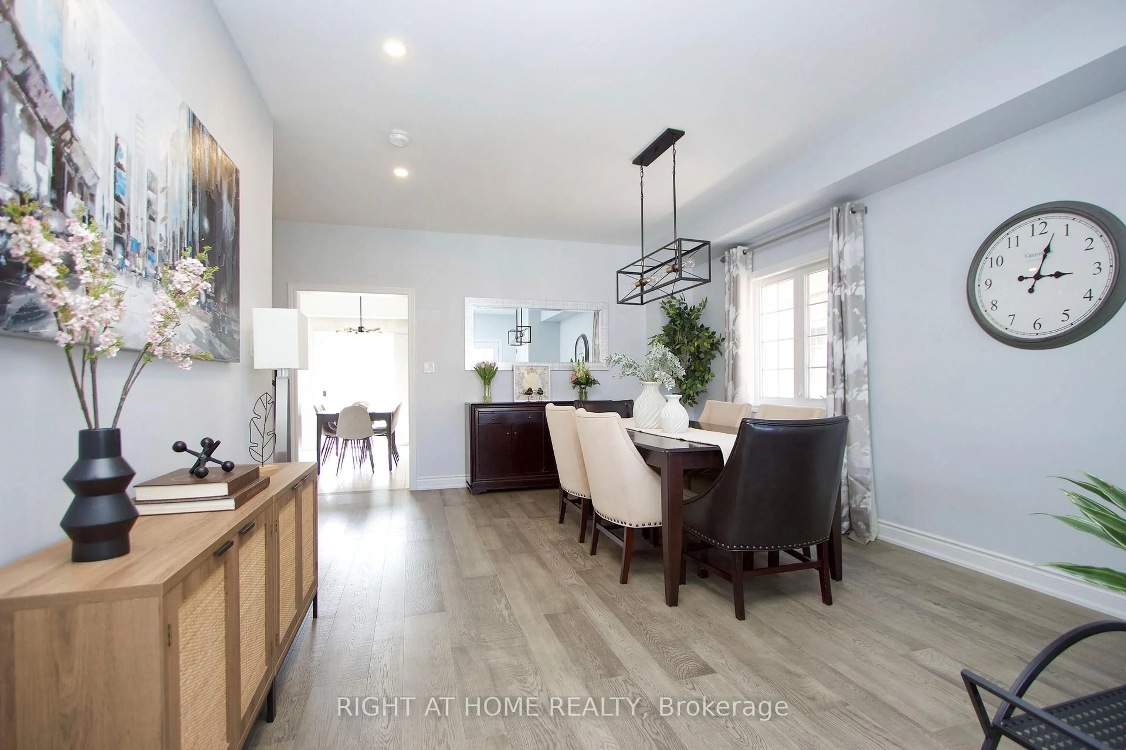 Dining room, wood/laminate floor for 931 BARBADOS St, Oshawa Ontario L1J 0A6