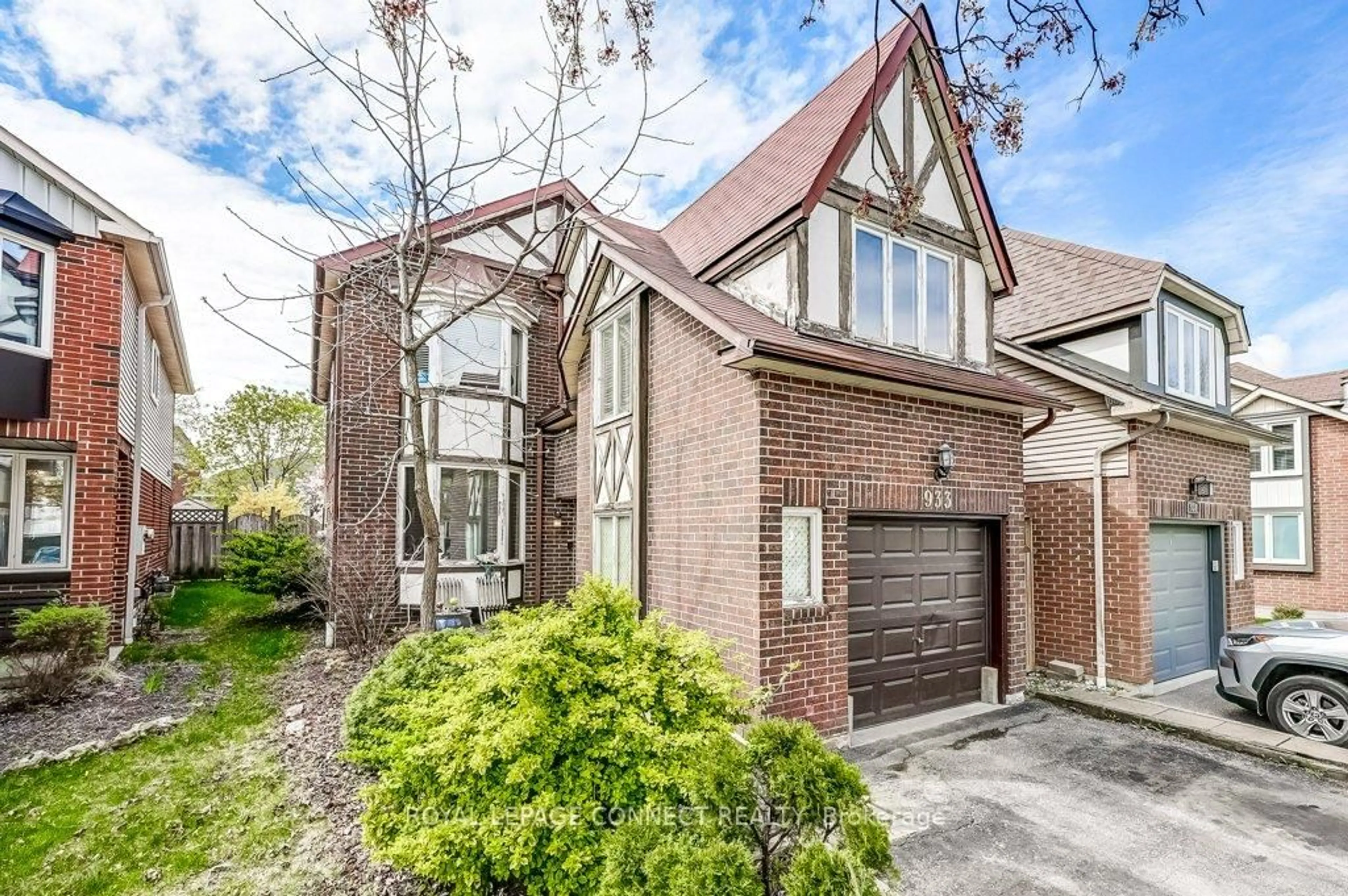 Home with brick exterior material, street for 933 Redbird Cres, Pickering Ontario L1V 5K8