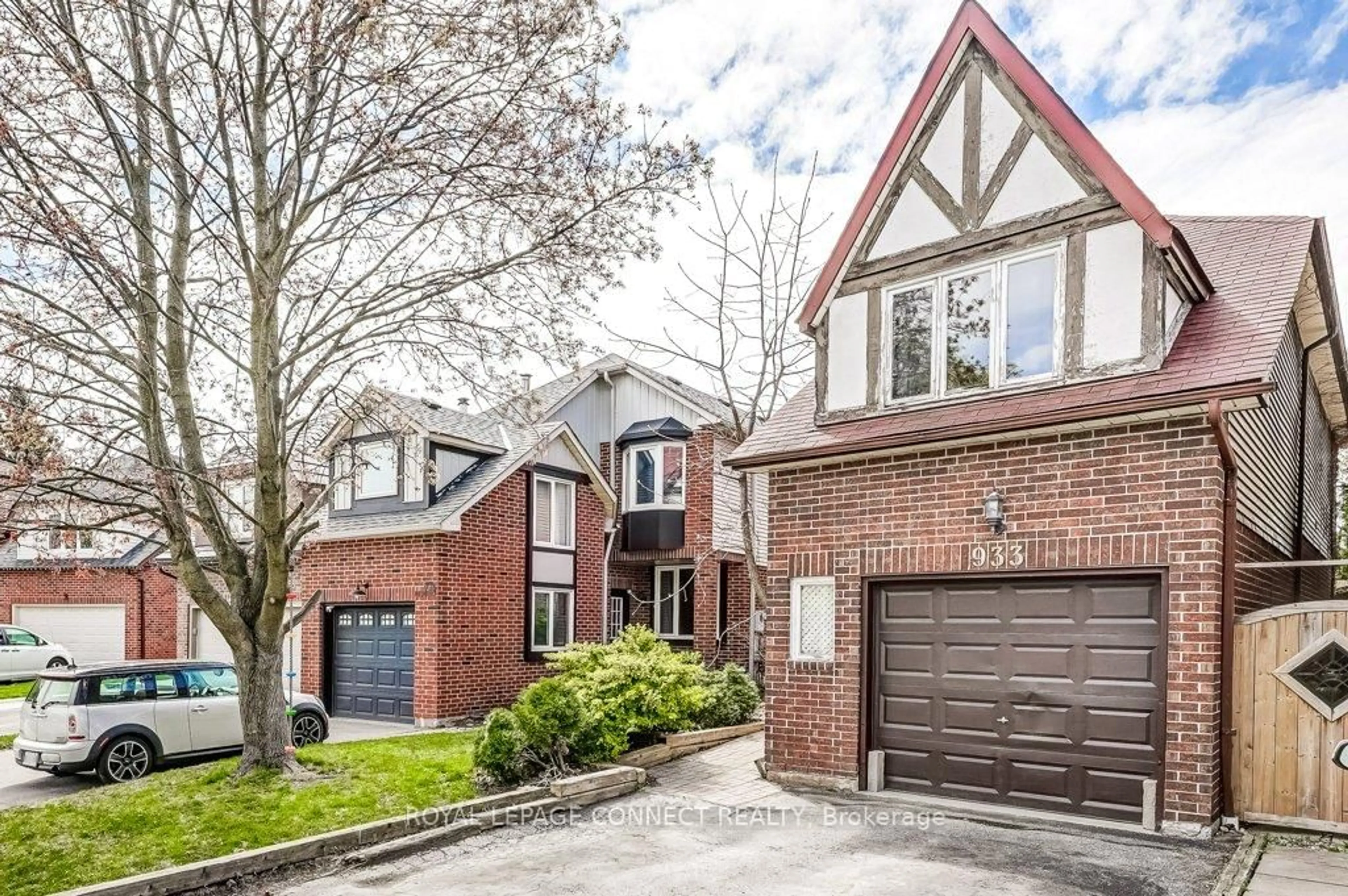 Home with brick exterior material, street for 933 Redbird Cres, Pickering Ontario L1V 5K8