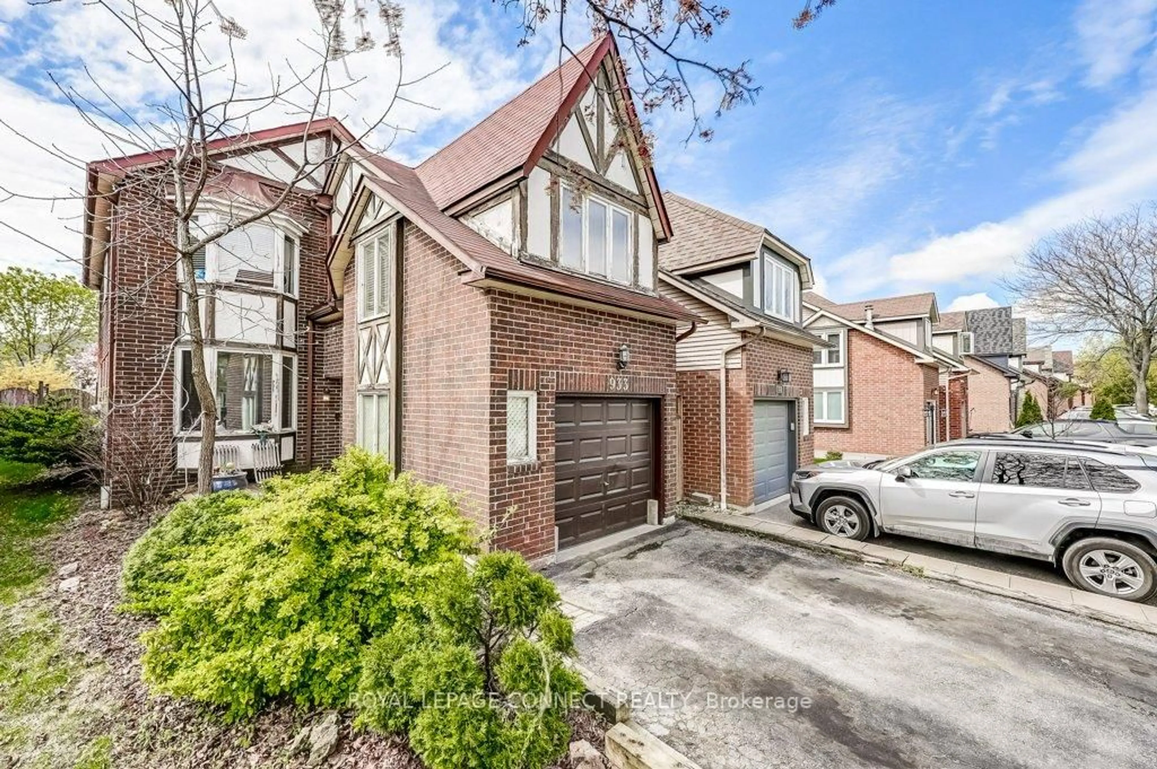 Home with brick exterior material, street for 933 Redbird Cres, Pickering Ontario L1V 5K8