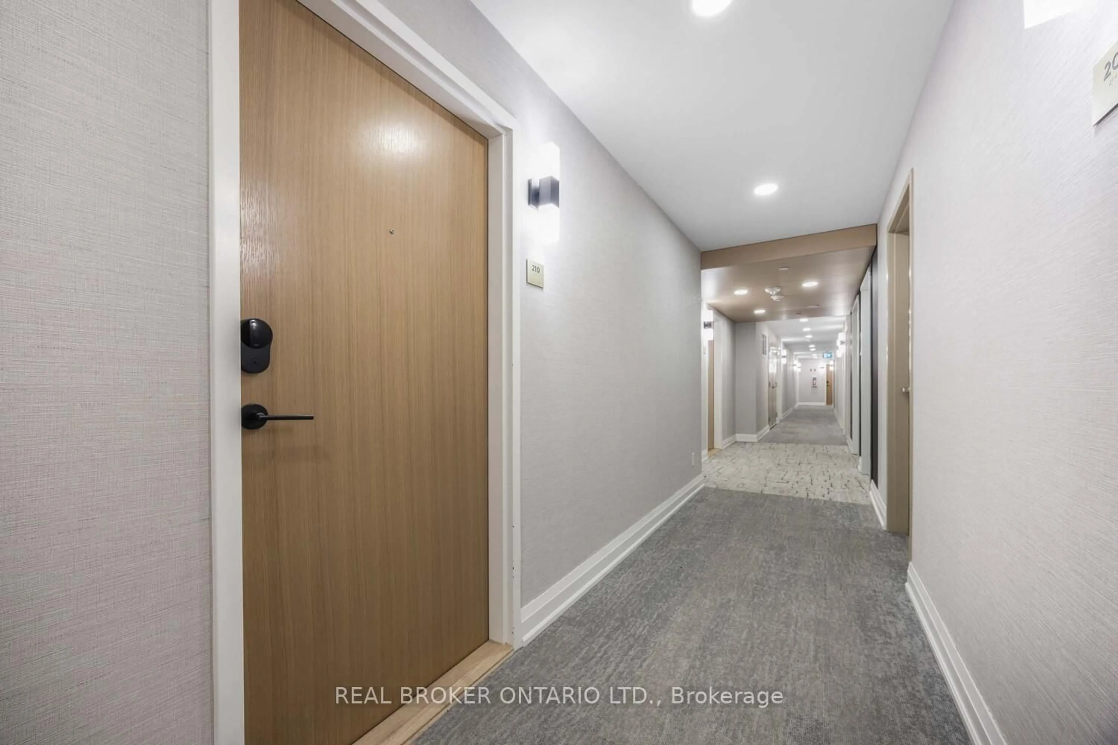 Indoor foyer for 2369 Danforth Ave #210, Toronto Ontario M4C 0B1