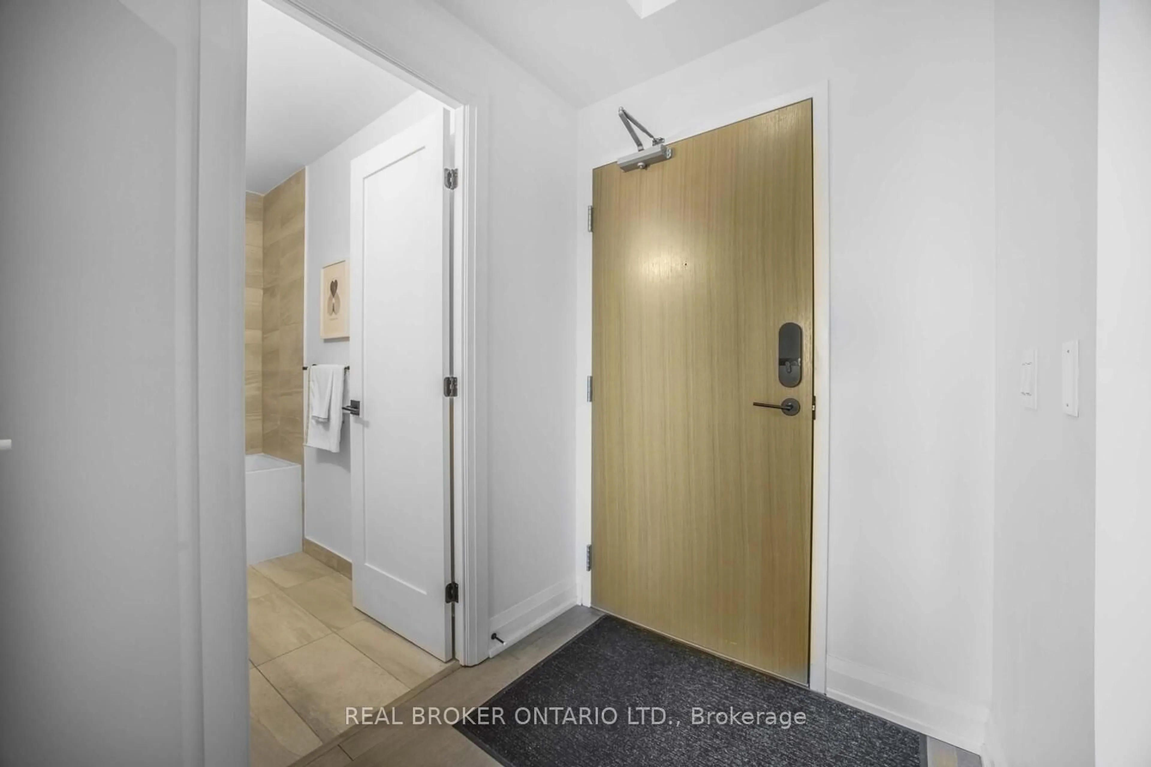 Indoor entryway for 2369 Danforth Ave #210, Toronto Ontario M4C 0B1
